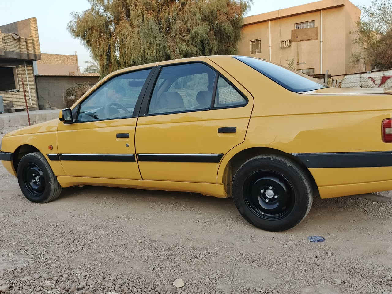 بيجو لميس 2016 للبيع دشبول عالي
سيارة نظيفة وحلوه...بيهه تلكيط خياسات بل ذيول مال جامرلغات 

تخم تاير جديد 
تبريد ثلج 
مكينه كبر خير من الله

السعر 40 وبيهه مجال 

للاستفسار ***********
