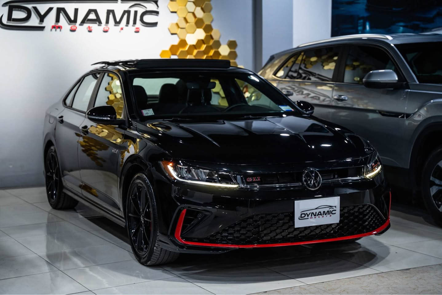 2025 VOLKSWAGEN JETTA, GLI AUTOBAHN 2.0L

موديل :2025
مواصفات : GLİ فول فوا
محرك : 4 سلندر 2.0L
وارد : امريكي
عداد : 4,500ميل
صبغ : فقط قبغ جنطة 
ارباك : كل سليم
رقم : ( موقط) ( كاتي)
ناونيشان هةولير جادةي حديد و خشب پيشنگاي دايناميك موتورز
بو زانياري زياتر پةيوةندي بكةن بة وتس اب
*********** 
============ أربيل, العراق
