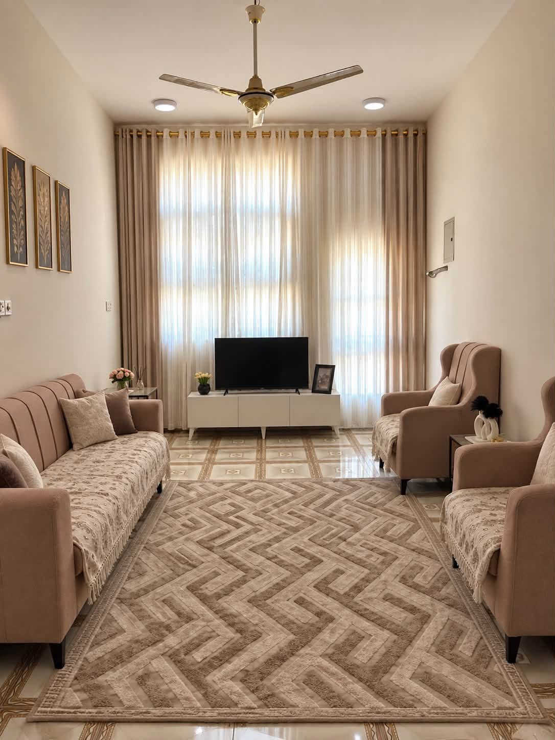 📍 دار سكن طابو صرف حي صباح المحامي (الصادق الاول)
✅ المساحة: 250 متر
✅ طابقين كونكريت 
غرف نوم  5
مجمع صحيات 3
براني 
صالة 2 
مطبخ حار وبارد 
🟩 تبليط خدمات ماء كهراء نت ضوئي 
✅ موقع ممتاز جدا و قريب
✅ واجهة 10 على شارع عريض و النزال 10 متر 
📞 للاستفسار والمشاهدة
مراجعة مكتب عباس ابتيت (حسين للعقار) بشارع سيد يونس مقابيل سعد القطري للعقار 
***********
