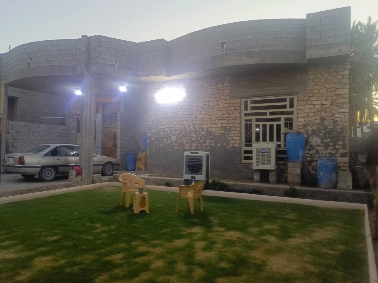السلام عليكم 
يوجد لدينا البيت طابق واحد بناء حجر
مساحه 600متر 
السعر 130قابل التفاوض 
جنس العقار طابو زراعي 

العنوان الرمادي الصوفيه السوره مقابل 
مجمع السلام سكني

للمزيد من التفاصيل يمكنكم زيارة مكتبناا مكتب العين العقار ع شارع 40 مدخل الصوفيه الثانية 

او الاتصال على الارقام التاليه 

***********
***********
***********

