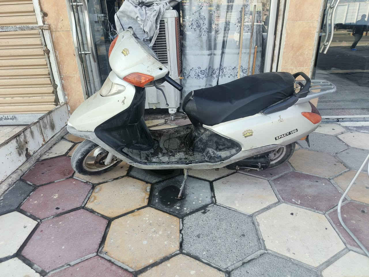 سلام عليكم دراجه سبيسي درجه حلوه مكينه شلعه ومعدل سرعته100
سعر250وبيه مجال *********** بي وتساب
