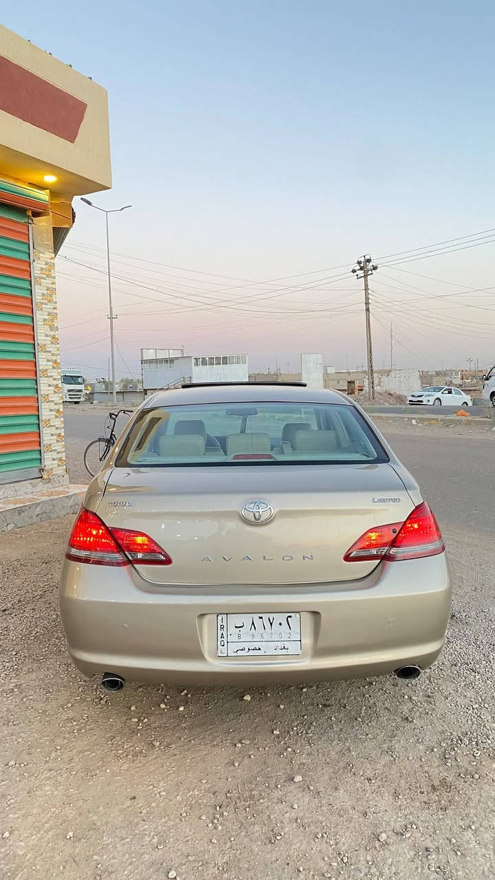 السلام عليكم. افلون موديل 2008خليجي فول مواصفات ليمتد.السعر 105.رقم بغداد تحويل مباشر  مصبوغه عام مبدل بابين وجاملغ جه السائق الباقي مكفول. تبريد ثلج اكشانه تدفئه وتبريد محرك وكير بلادي اشاره ترحيب مال جناي السياره نضيفه. مكاني الانبار الرمادي رقم الهاتف . ***********
