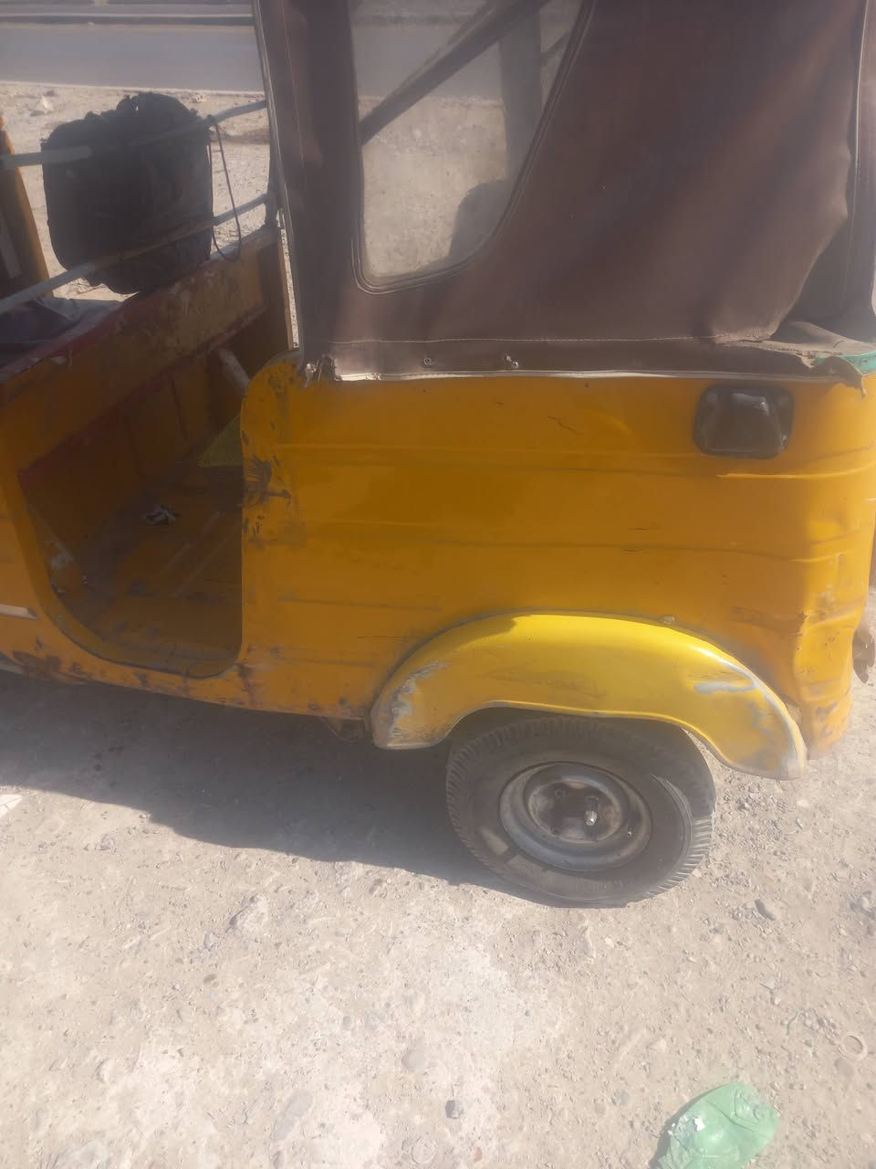 موديل ١٨ شهر ١٢ اوراق كامله بيهه معامله مال رقم باقي ع بصمه الوكيل
٣٣٠٠ قفل قفل 
***********
