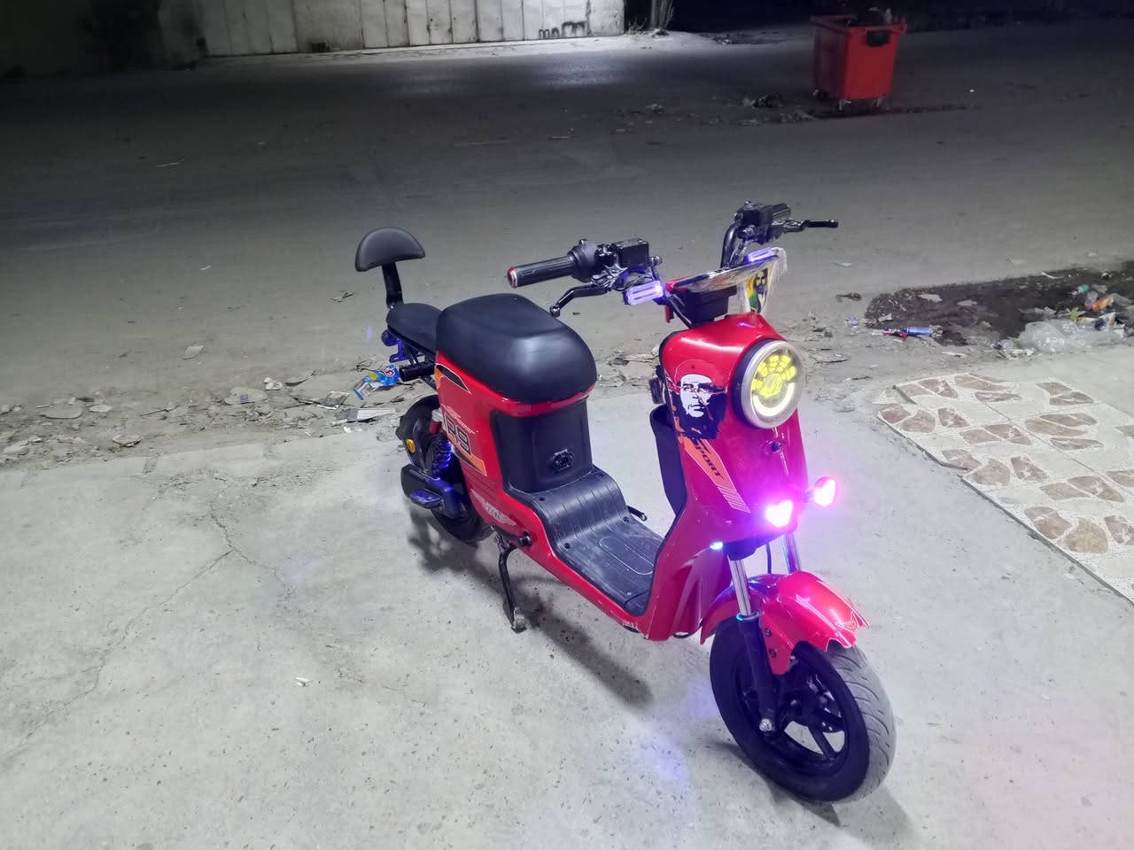 دراجه شحن للبيع 
نوع R9 
فول مواصفات بطاريات جدد شرط الفحص 
عدد البطاريات 5 
عدد السرع 4
مثبت سرعه 
لايت عالي وناصي 
كهربائيات كلها شغاله 
تشغيل دبل كارت وسويج 
بريكات هايدروليك 
مكان بابل الإسكندرية 
سعر 450 وبيها مجال 
للتواصل على الرقم 
***********
