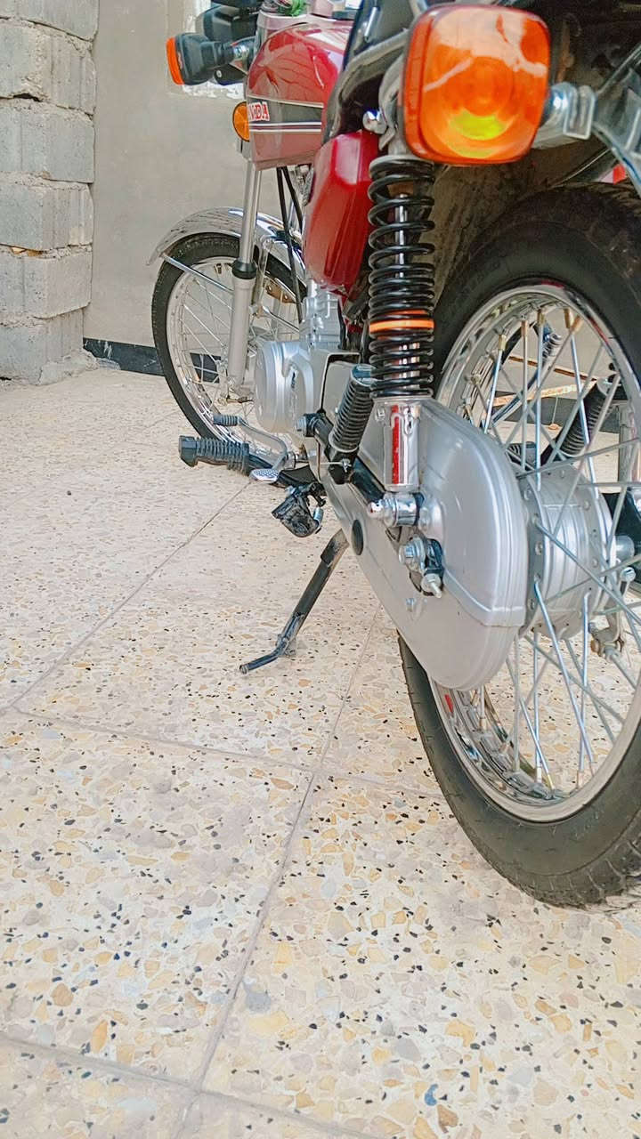 سلام عليكم دراجة نامة 2026
للبيع مكفوله من كلشي برغي ما مفتوح بيه
السعر800وبيه مجال للشراي
 ***********
