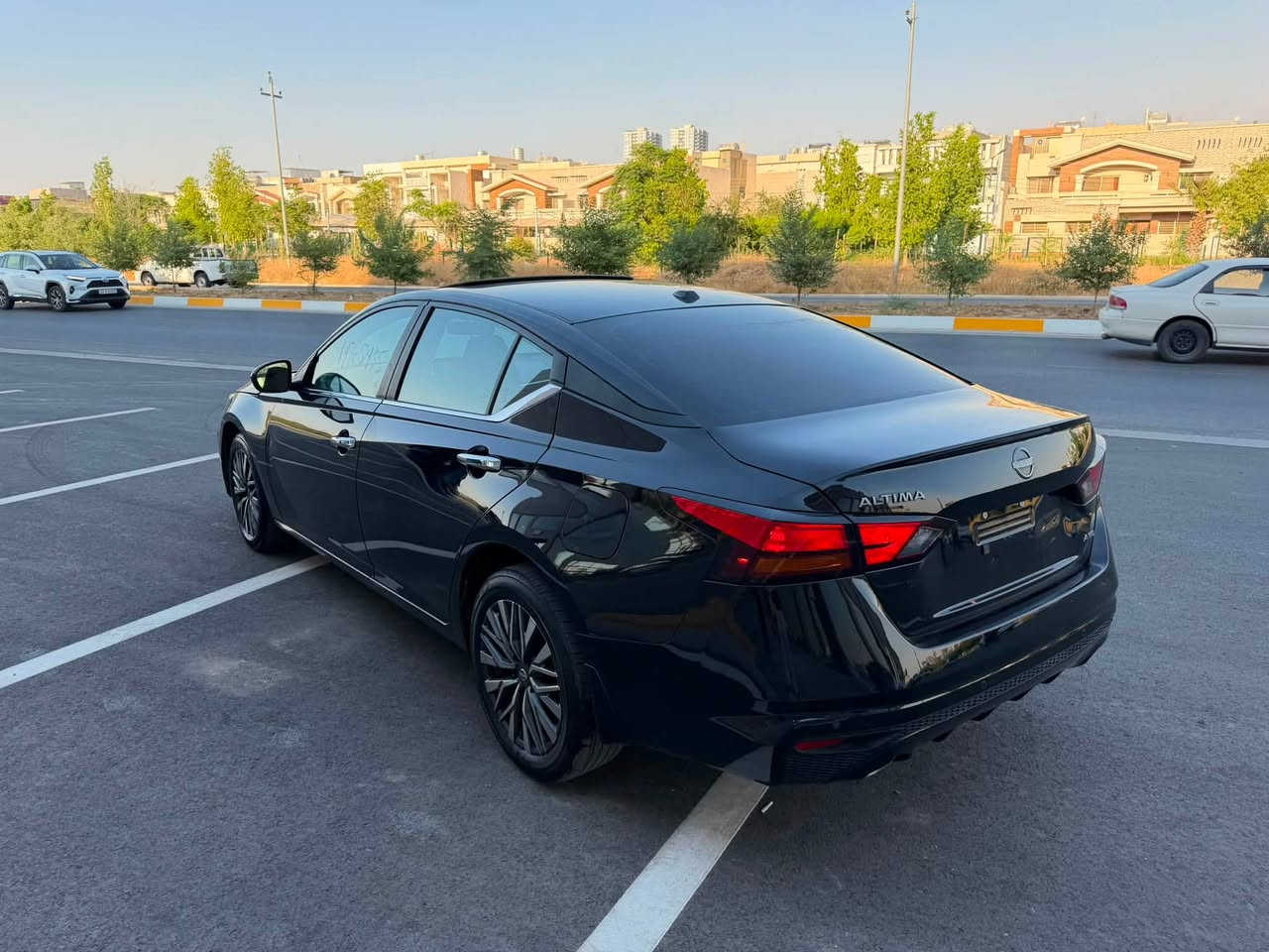 فرۆشتنی خێرا  135 وەرەقە قفڵ قفڵ فول فول مواصەفاتە
ئاڵتیما 2025 SV پڵەس AWD ، تەنها 3,000 ڕۆیشتووە
-سڵاید ، کوشن هیتەر ، سوکان هیتەر ، شاشە گەورە 
-90 ڕۆژ مەجالی لەگەڵە بۆ ڕەقەمکردن ، مەکینە و گێڕ و بەرد و ڕەقەمکردن بەشەرتە , تازە داخل بووە 
-بۆنیت و چاملغ پێشەوەی سایق بۆیاغە 
-شوێن هەولێر   ***********
