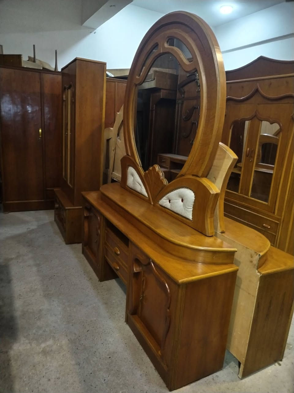غرفه صاج داخل وخارج شغل ثقيل كل الغرفه خمسه مالم النضافه 99بل 100 الدنك العكر كلهن جاوي شغل فول توصا العنوان شفته شارع المفوضية قرب مولد نصوري ***********
