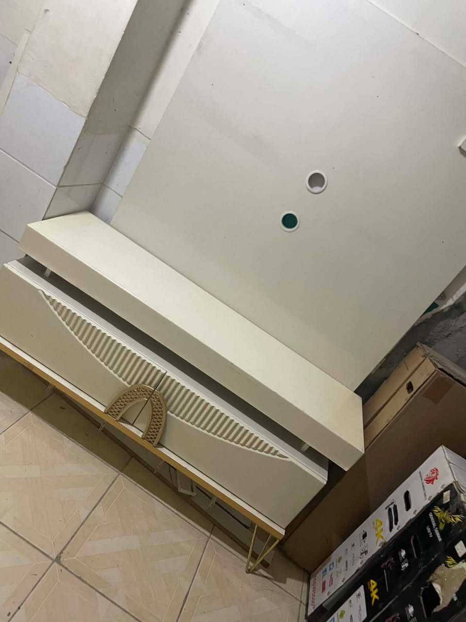 اثاث منزل كامل متكامل  بضاعه اوروبيه وبأنسب الاسعار واضخم الموديلات متوفره عدنه والاجمل من هذا توصيل مجاني لكل المحافضات العنوان السليمانيه لتفوتكم هذه الفرصه تواصلوا مع هذا الرقم *********** ✨
