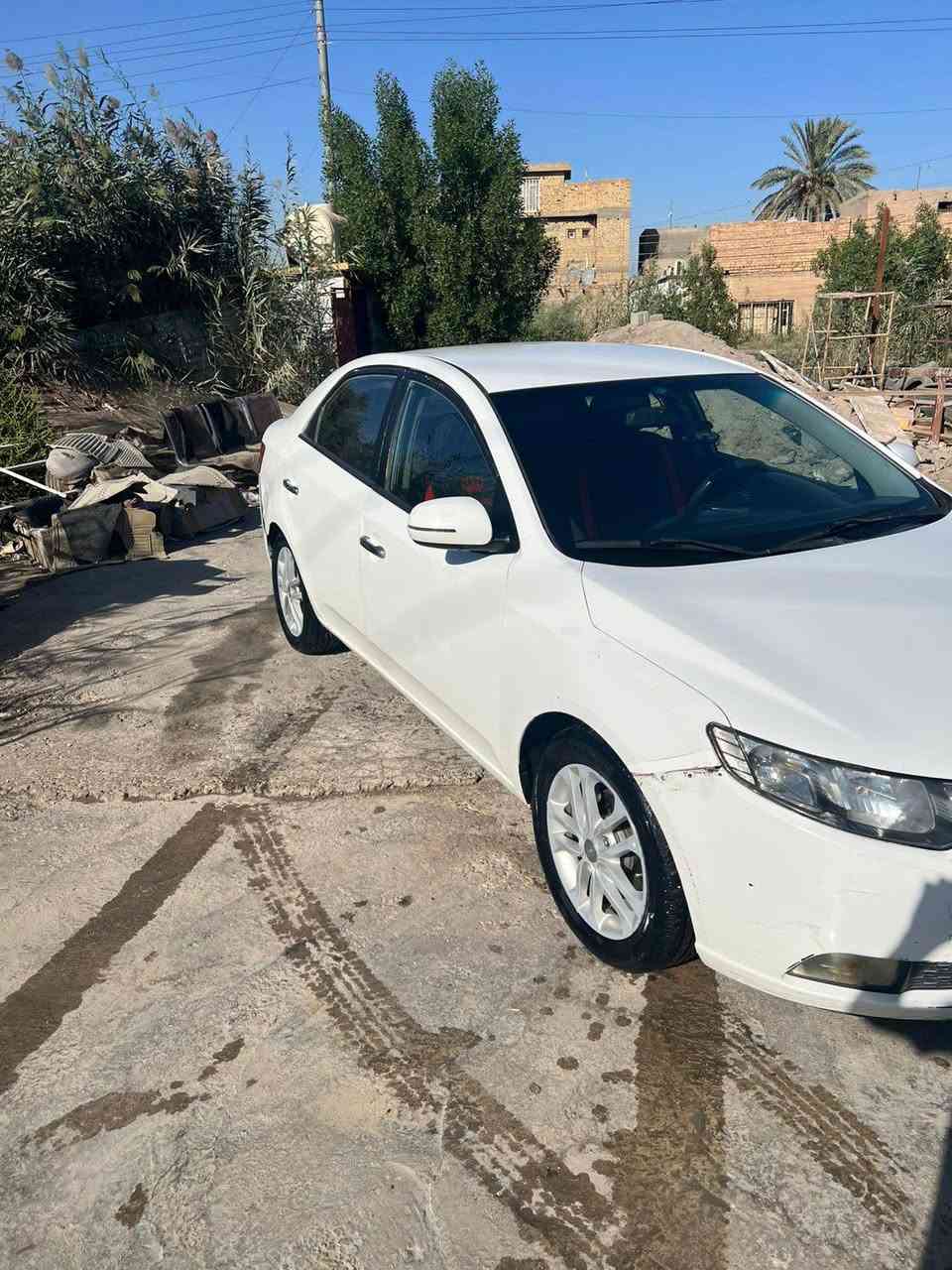السلام عليكم سيراتو خليجي 2012  مكينه 1600سياره حادثة الجاملغ الخلفي عكس السايق وبيهة طخطخات مكينه بلاديه بس مفتوحه مبدل كازكيت لا تنقيص ولا تبخير تبريد ثلج تخم تاير حداديه جديد مواصفات ويل كب تحكم استيرن كامره وحساسات اشاير بلمري مري شفط شاشة باسم كردي تريد تحويل تريد وكاله سنويه صاقطة السعر 90 وبيها مجال مكاني الحلة مامتواجد على الفيس الاتصال 
***********
***********
