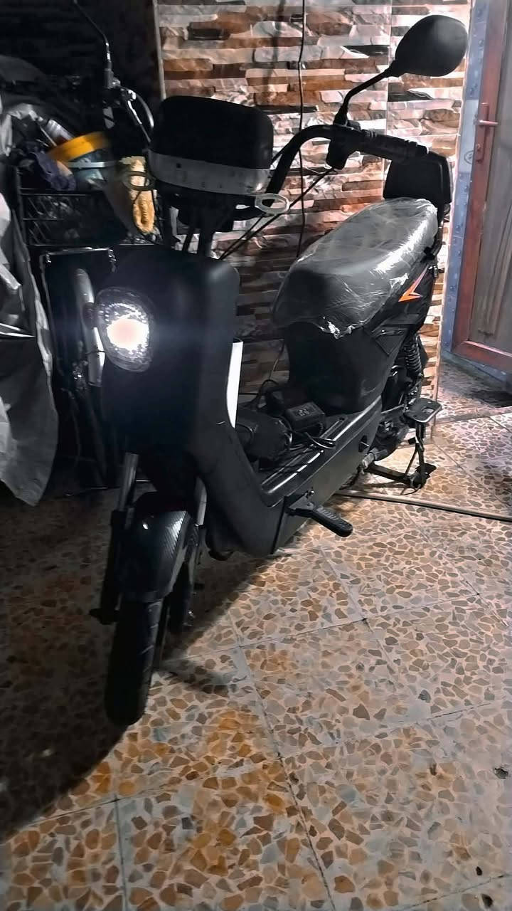 السلام عليكم🛑🛑للبيع دراجة شحن korya mr
 حجم 16 
المواصفات:🛵⚡
 1- تاير حجم 300/10 🛞✅
2- ملف 1200وات ⚡
3- بريك بنص 💯بنضام ABS(مانع انزلاق ) 
4-دبلات امامي خلفي 💯 
5- البطاريات ⚡5 🔔
6- يمشيك من 35-40 كيلو 🛣️
7- سرعة 55 🔥✈️حقيقي 45 💯 
8- لايت زينون 🔆اشاير ➡️⬅️ مع دبل اشارة🔺+هورن + 4 سرع (نمرات)💯
9-شاشة ديجيتال 🖥️قرائة آي اعطال 
10- مثبت سرعة 💯🔥
11- صندوق تخزين واسع + سلة امامية 🗑️💯
13-بلوتوث صوت عالي ◀️🎵
14- سويچ عدد 1🔑+ بصمة عدد 2🔸+ شاحنة اصلية 🔋
15- تشغيل عن بعد ⚡+ انذار سرقة 💯 
السعر :  240وبيها مجل  💵🟦🟦🟦🟦🟦🟦 🟦 
العنوان 📍موصل جانب اليمن
رقم هاتف اسيا☎️📞 : ***********
