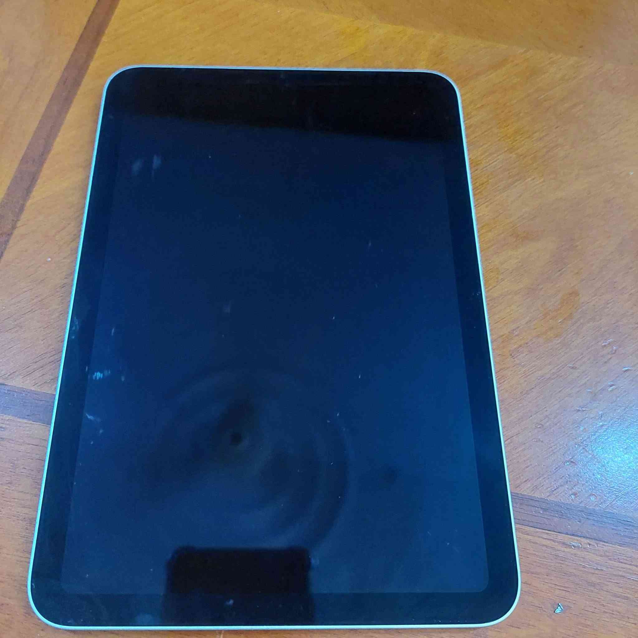 للبيع جهاز iPad mini (الجيل السادس) امن 
اللون: فضي أنيق (Silver).
المواصفات: ( 64 جيجاا). يتميز بمعالج A15 Bionic القوي، مما يجعله مثالياً للألعاب، الدراسة، والتنقل.
الجهاز مقفول فقط ناسين الرمز
البطارية : 100 مشحون 57 مرة فقط
وكلشي بالايباد بلادي 
السعر : 160 الف
للتواصل :***********
