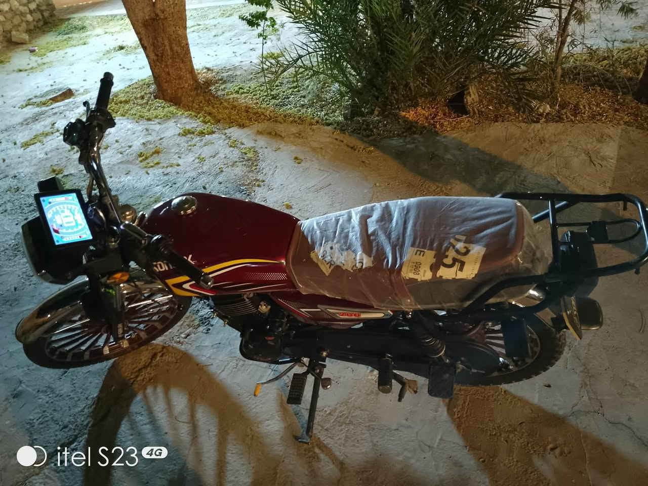 السلام عليكم
سولنك للبيع موديل 2025 ضاغطه وزنجيل نضيف بعده ما ماشي هواي شاشه شغاله السعر مليون وبس مجال ***********
