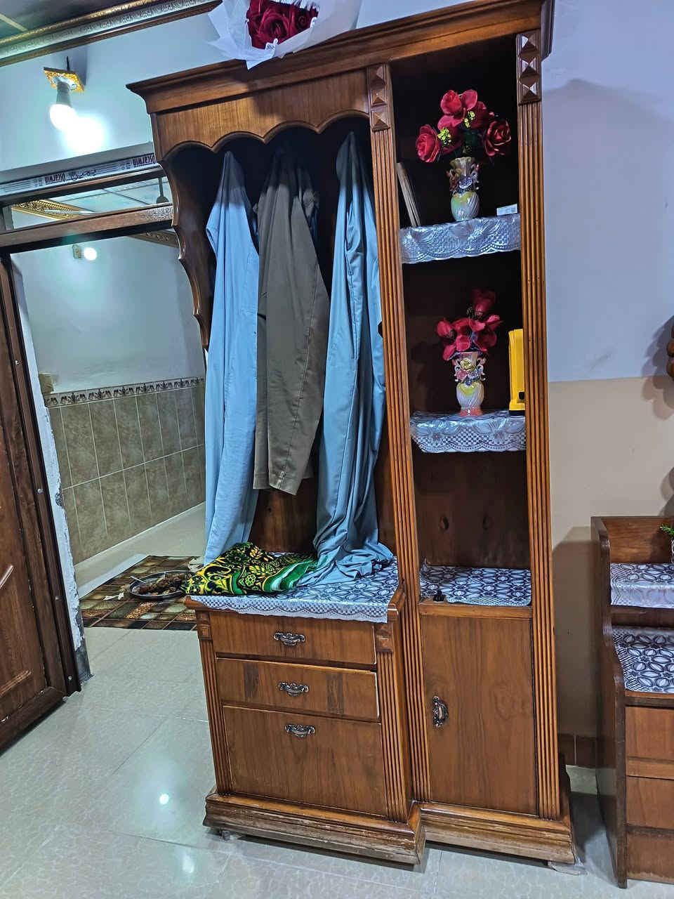 غرف للبيع مستعمله السعر ٧٥٠ وبيه مجال اتصل ***********
