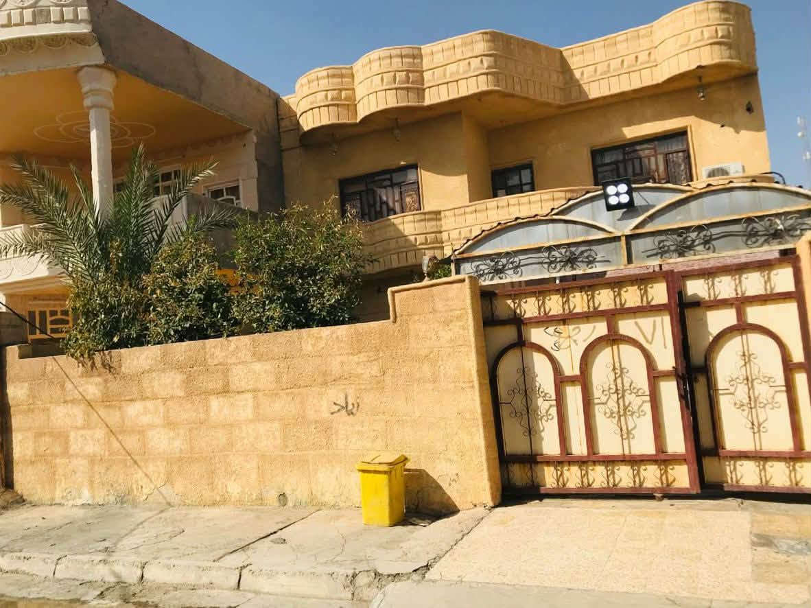 دار للايجار عنوان البيت 100 دار
بناء حديث نظيف ومصبوغ كله بالجديد
طابقين بورسلين
كراج وحديقة بي مدخل واحد
- الطابق الاول: غرفة نوم وصاله كبيرة
ومطبخ حار بارد وموزع
صحيات شرقي وغربي
- الطابق الثاني: غرفتين نوم كبار
وصحيات ومخزن
الحمامات والمطبخ كُلها سيراميك
450وبي مجال
***********
