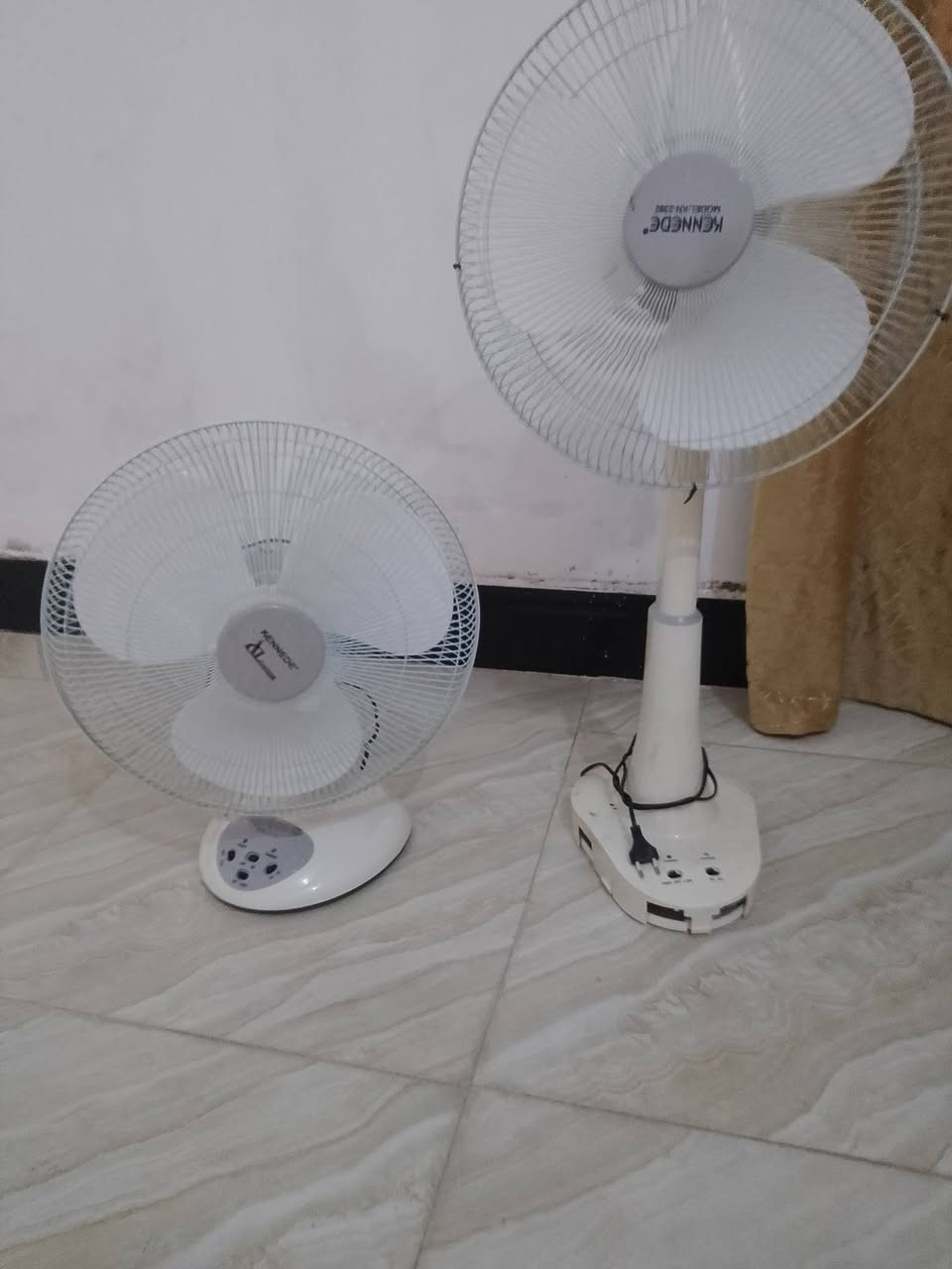 سلام عليكم مراوح أرضيه للبيع طك الكارتون قيم وأخذ بما يرضي الله عدنا مريض ومحتاجين بيعهن..*********** ناصريه مركز
