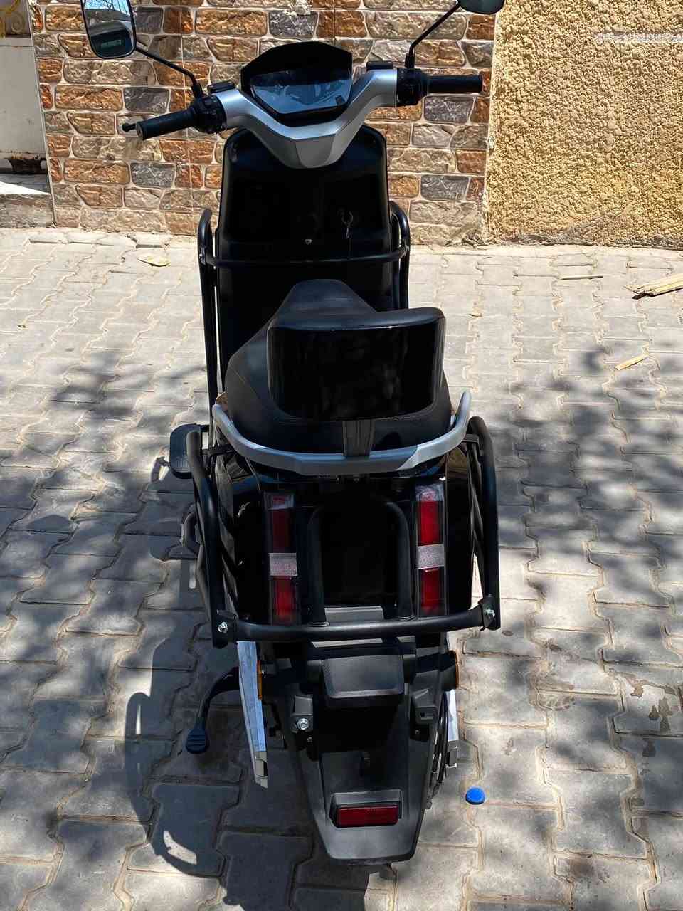 دراجه شحن فول فول مواصفات حتى ما نع انزلاق بيها اربع سرعات رجوع الخلف نمرت البك ٦ بطاريات شاشه دجيتل 

سعرها مليون ٢٠٠ جديده شخط ما بيها صار شهرين من اخذتها 

مكاني بغداد سبع قصور 
***********

