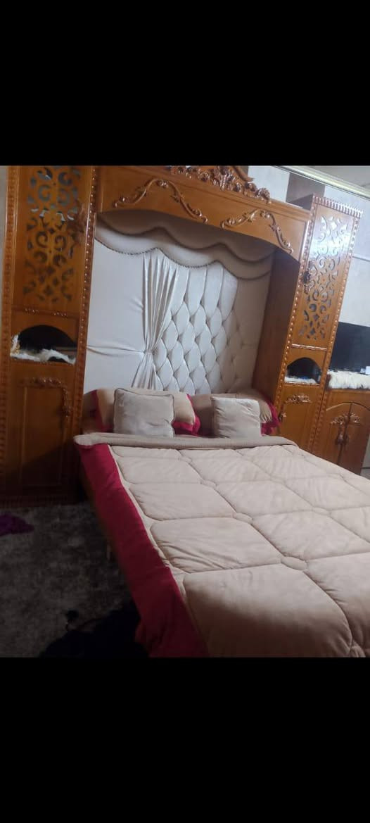 خشب للبيع ممستعمله هواي سنه وحده سعر مليون 700 وبيه مجال وشراي يتصل عل رقم ممتجد عل فيس ***********
