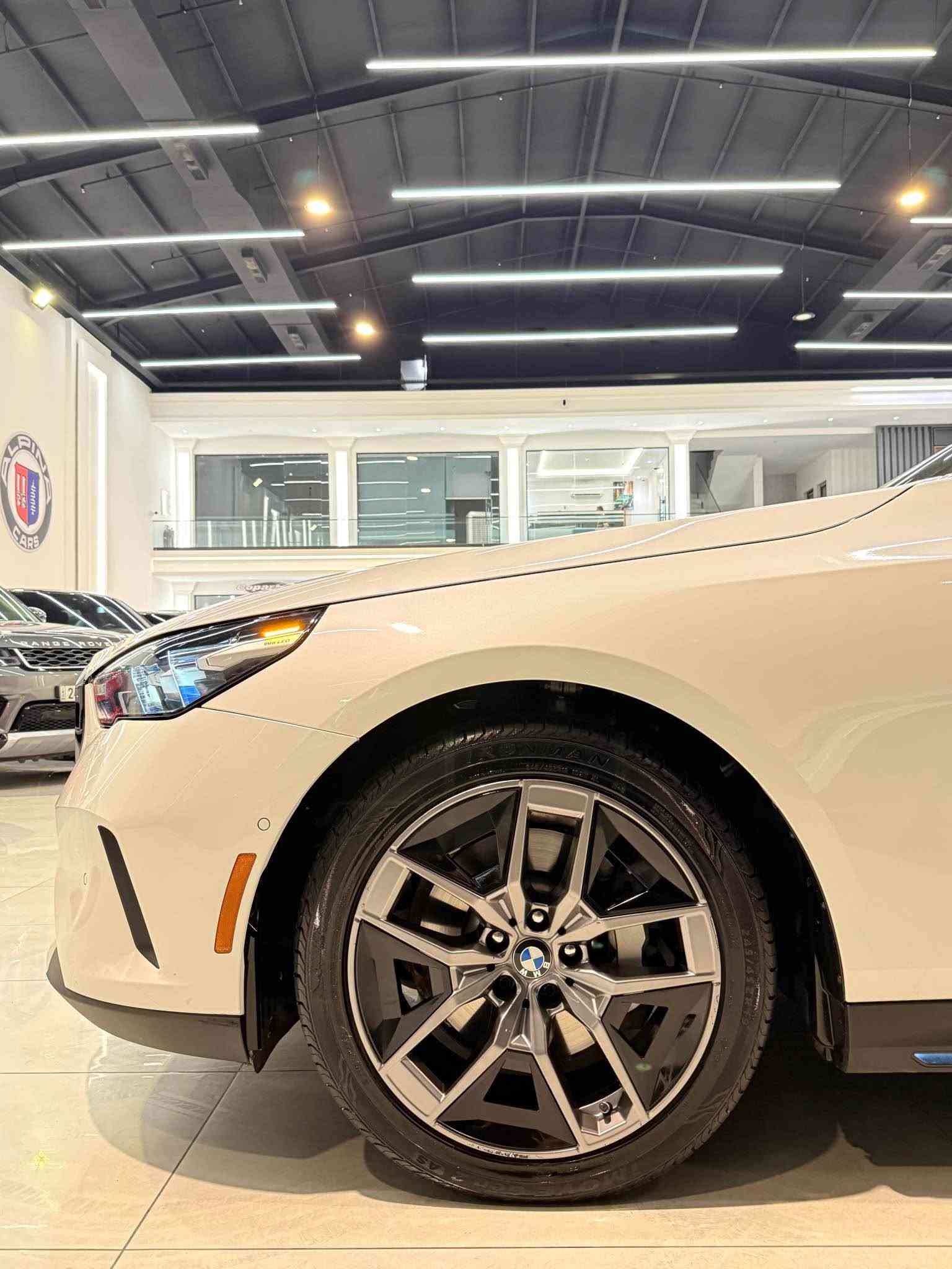 BMW 530i 2026 Exprence Full Clean title Titanium Edition Face Lift

بي ام دبليو BMW 530i إكسبرنس اديشن تايتانيوم كلين تايتل مرقم جاهز💯 و كتاب تضليل باقي سنه🛑
موديل /2026 الشكل الجديد كليا
العداد / ماشية 34 الف فقط
اللون /ابيض ميتاليك ، تيتانيوم اديشن، ديزاينو ، 
 السيارةفول الفول، مواصفات كاملة للاخير, اربع ابواب بصمة و صندوق كهربائي و فتح واغلاق ذاتي للسيارة و الصندوق عند الاقتراب ، فتحة سقف ، لايتات و دايناميك، شاشة و ٥ كاميراو حساسات امامية خلفية ٣٦٠ درجة ، رادار امامي وخلفي و جانبي و مانع اصطدام توقف ذاتي ، رادار کبیر اداپتیف نظام القيادة الذاتية ACC، نظام منع الخروج عن المسار LKA
نظام النقطة العمياء BSA , عداد سرعة الكتروني ، شاحن موبايل لاسلكي ، بريك بصمة و اوتو هولد ، سماعات هارمان كاردون ، كشنات امامية كهرباء و ميموري جهتين ، سكان كهربائي وهزاز عند الخطوط، تحكم صوت السيارة بالاشارة ، 
دواخل ليد تتغير عدة الوان حسب الرغبة ٧ مود 
السيارة جديدة بمعنى الكلمة زيرو ، بدون اي نقص ، سيرڤس كامل بدون اي خلل 
وارد امريكي كلين تايتل بشرط الفحص والباقي مكفولة من الصبغ والبارد و الرصعات و كلشي جدا جديدة السيارة
موبايل / *********** أربيل, العراق
