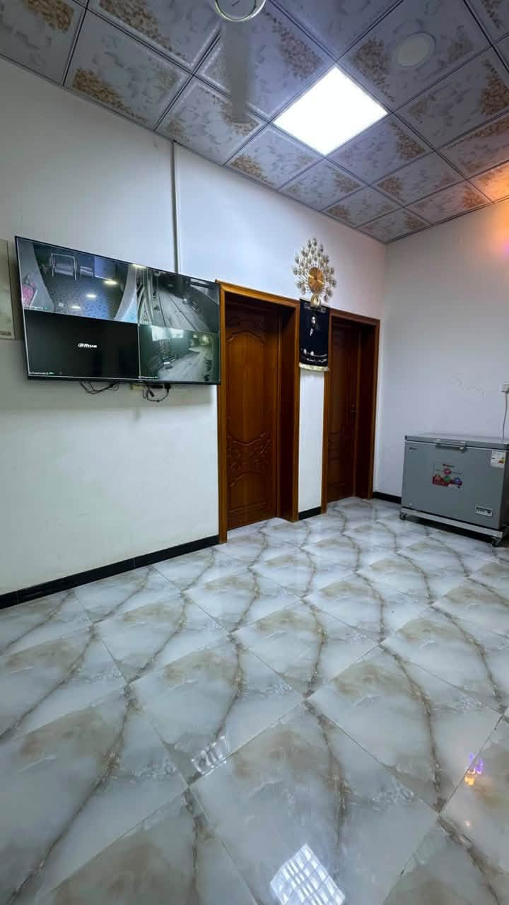 🏠 دار سكنية واستثمارية للبيع في حي العباس! 🌟
                        أعلان رقم (241)
بناء حديث (سنة 2024) بموقع مميز ومساحة 210 متر (طابق واحد).
✨ أهم المواصفات:
• يحتوي على درج خارجي معزول.
• أساس قوي وجاهز لبناء شقق إضافية في الطوابق العليا (فرصة استثمارية رائعة!).
💵 لمعرفة السعر والتفاصيل:علق بكلمة (الخبير) لتصلك التفاصيل فوراً في رسالة خاصة، 
أو اتصل بنا مباشرة:📞 ***********
