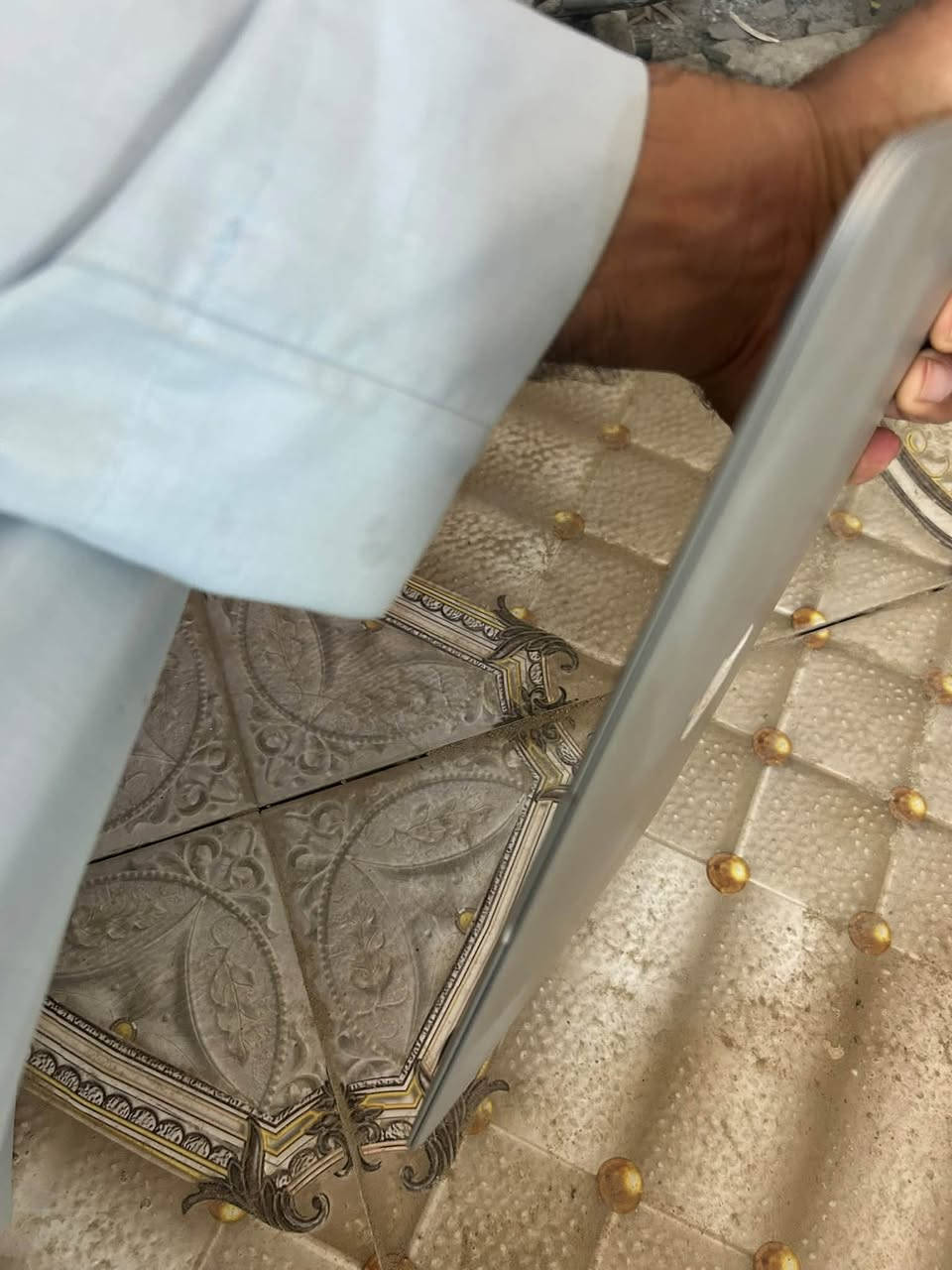 سلام عليكم لابتوب ابل ماك اير كوراي 5 جديدة مع كامل غراضها السعر 150 الف بلاش شرط جديدة الحاسبة المكان النجف وتوصيل داخل النجف متوفر ***********
