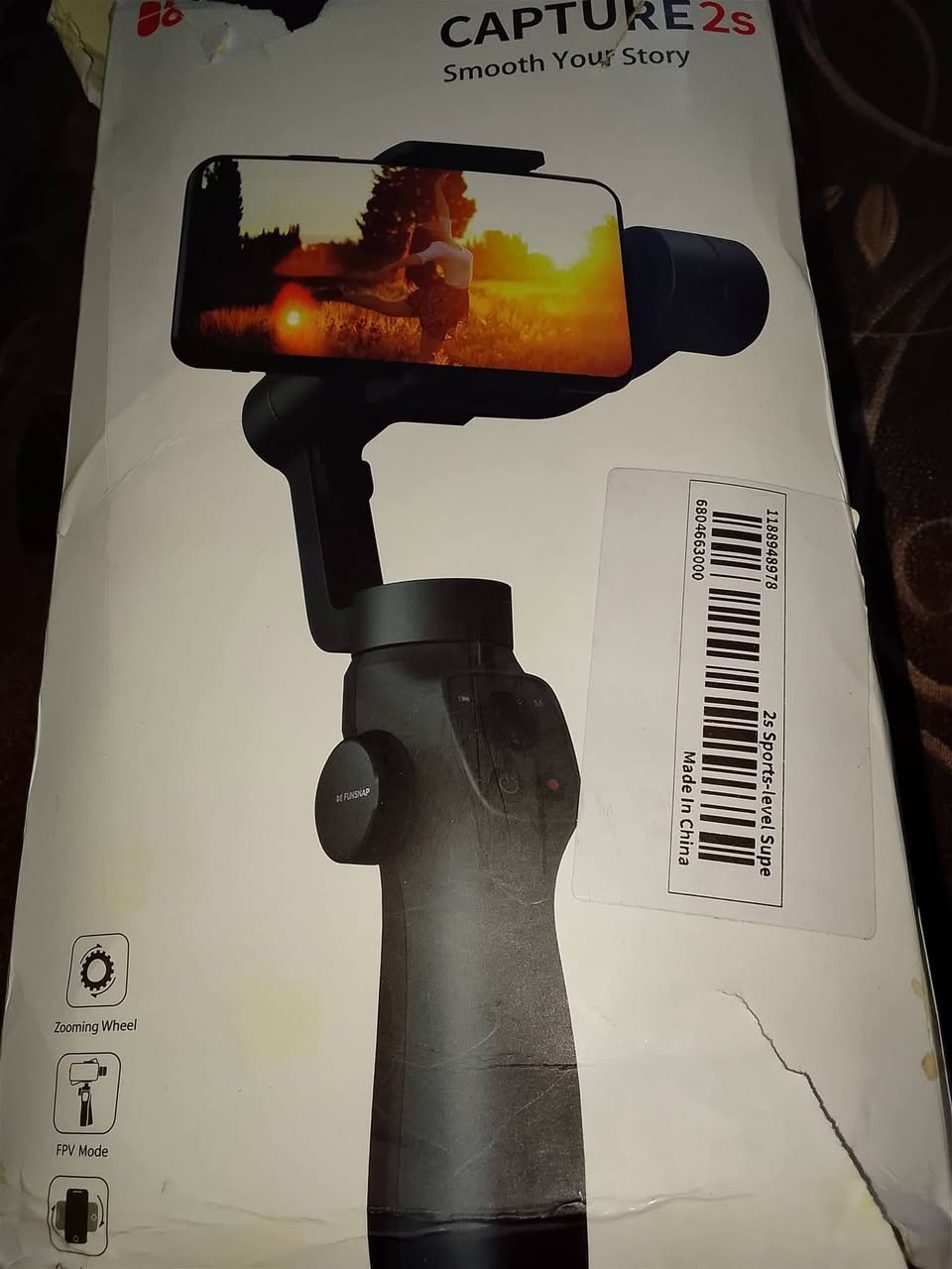 هو مثبت تصوير (Gimbal) من طراز QAML F8، وهو مصمم لتوفير ثبات عالٍ أثناء تصوير الفيديوهات باستخدام الهواتف الذكية أو كاميرات الأكشن.إليك أهم التفاصيل والمواصفات:المواصفات التقنية الرئيسيةنظام التثبيت: ثلاثي المحاور (3-Axis)، مما يقلل الاهتزازات بشكل كبير لإنتاج فيديوهات سينمائية ناعمة.البطارية: سعة 2500 مللي أمبير. تدوم للعمل ما بين 4 إلى 6 ساعات (وقد تصل إلى 10 ساعات حسب ظروف الاستخدام).الشحن: يدعم الشحن السريع عبر منفذ Type-C.التوافق: يدعم الهواتف التي يصل وزنها إلى 250 جرام وبشاشة تصل إلى 7 بوصات.المميزات الوظيفيةأوضاع التصوير: يدعم التبديل السهل بين الوضع الأفقي والعمودي، بالإضافة إلى التصوير البانورامي بزاوية 320 درجة.التحكم:📞***********
