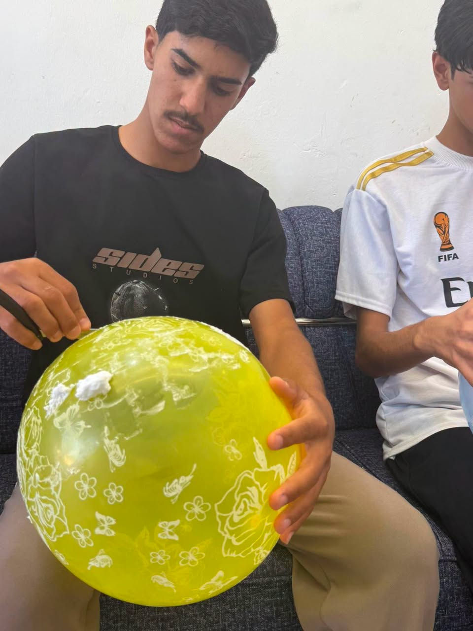 ✂️💈 إعلان دورة حلاقة احترافية 💈✂️
داخل صالون محمد أركان ب 100 
تحب تتعلم الحلاقة وتبني مستقبلك بيدك؟
هاي فرصتك حتى تصير حلاق محترف وبشغل مضمون 👌
📚 محتوى الدورة:
✔️ قصات شعر حديثة
✔️ تهذيب اللحية باحتراف
✔️ استخدام المكائن والأدوات
✔️ التعامل الصحيح ويا الزبائن
✔️ تدريب عملي داخل الصالون
🕒 مدة الدورة: شهر
وذا ماتعلمت الشهر الثاني مجاني
📜 شهادة إتمام دورة بعد النجاح
💰 سعر مناسب 100
📍 المكان: كركوك – دوميز مقابل المستوصف
📞 للاستفسار: ***********
💈 تعلم مهنة… وابدأ شغلك بثقة
