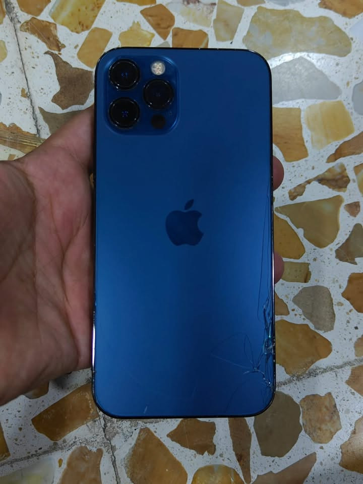 مبايل ١٢ برو ذاكرا ١٢٨ بطارية ٧٧ بلادي جهاز فقط ضهر مفطور ما يعبر هوا  وكلشي ما مبدل بي سعر ٣٠٠ رقم الهاتف ***********
