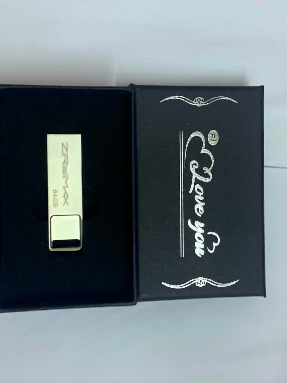 افلاشات. Usb. 64. وً. 128.  و.  32.  و.  16. كيكه. مع. ضمان. شهر.  توصيل محافظات.  ***********
