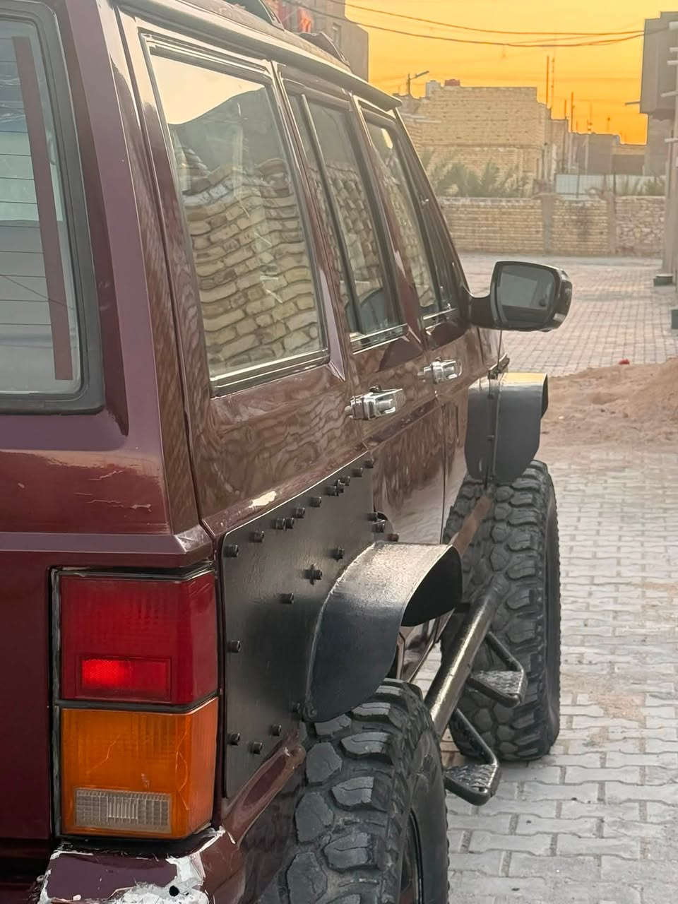 جيب شيروكي شخاطه موديل 1992 رقم بغداد مشروع وطني سياره جاهرة كير محرك شرط حداديه جديده كهربائيات كلها شغاله تم ادامه السياره بالكامل السعر 52 السيارة موجوده بالسماوه القشله ترهم السياره بيع او مراوس بسياره احدث 
للاستفسار 
***********
***********
