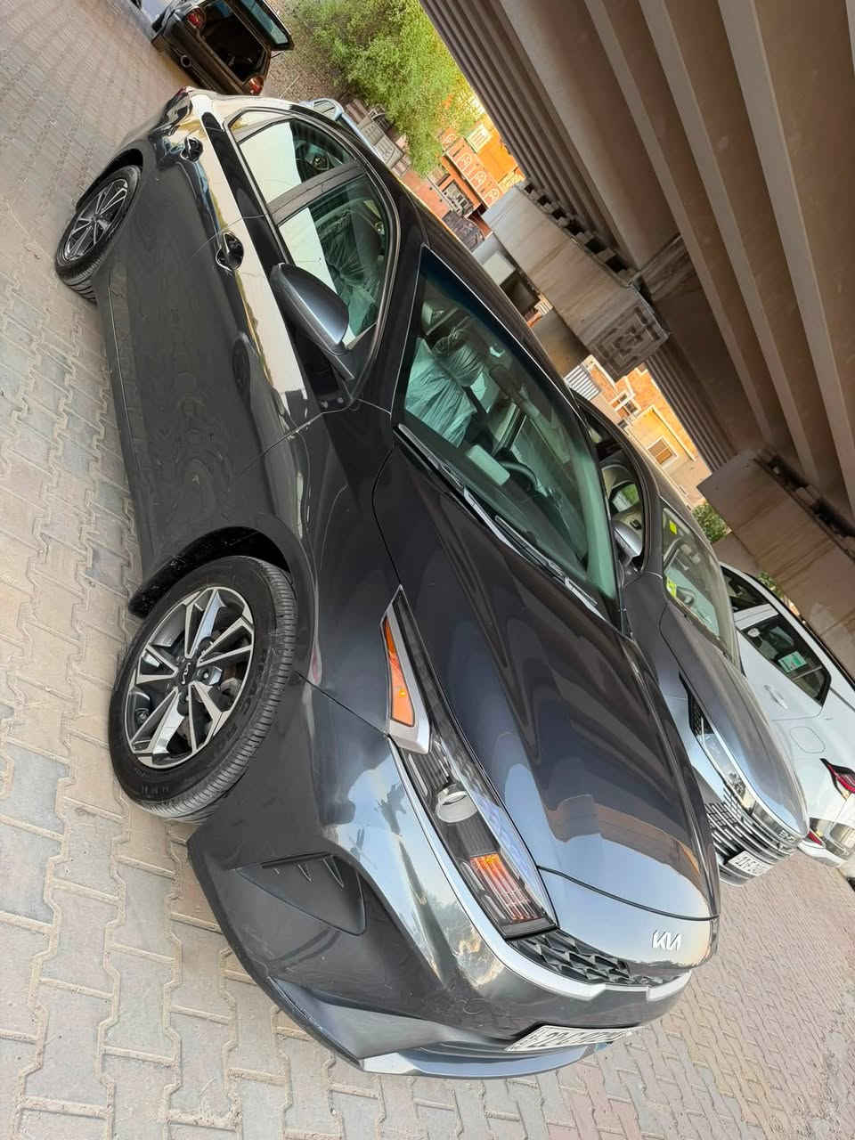 السلام عليكم 
كيا فورتي موديل 2022 وارد امريكي محرك 2000 دوش مواصفات اعتياديه ويل كب شاشه كاميرا خلفيه رادار تحكمات ستيرن ثلاث تحكمات أنظمة قياده وباقي المواصفات عاديه والسياره رقم أربيل وبأسمي والسياره بيها اماكن بارد بالصفحه اليسرى فقط والسياره لا ايرباك ولا شاصي لا دواخل وصور السونار مرفوق مع الصور
والمكان السيدية
والسعر 122$
وهذا رقمي ***********
