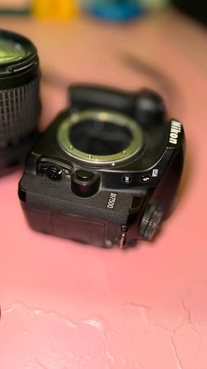 📷 للبيع: Nikon D7500
• كاميرا نيكون D7500 احترافية
• تصوير فوتوغرافي وفيديو بجودة عالية 4k فول فريم 
• حالة الكاميرا ممتازة

📍 العنوان: بغداد – الزعفرانية
📞 للتواصل واتساب: ***********

السعر: 850 الف
