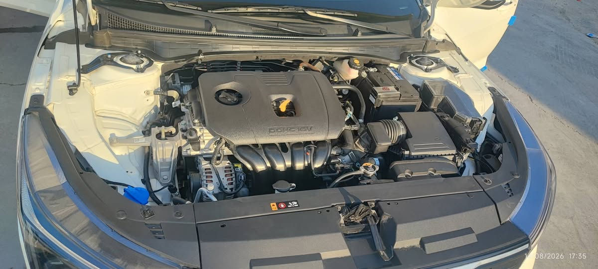 للبيع Kia K4 2025 رقم بغداد
ضمان الوكالة خمس سنوات او 100 الف كم مع اربعة تبديلات دهن وفلاتر مجانا 
المكان السماوة تقريبا قبل ثلاثة اسابيع ماخذها .. 

محرك 2000 لون ابيض ماشية 1034 كم فقط قابل للزيادة 
تفويلاتها بنزين محسن 
بصمة وتشغيل عن بعد 
لايتات لد متعدد وضعيات تشغيل متعددة واوتوماتيك لد 
لد نهاري 
نظام اوتو هلود 
ثمان حساسات امامي خلفي 
رادار  و انذار بارك 
كاميرا خلفية تعمل كمراة 
شاشة كبيرة وطوبلة لوحة تحكم الكترونية مقاعد رياضية 
مانع انزلاق 
حساسات ضغط مستوى الاطارات 
نظام كار بلي اوتو كار  وعرض شاشة الموبايل بالشاشة الكبيرة 
مع انظمة الملاحة
شحن لاسلكي ومنافذ تايب سي متعددة
وضعيات قيادة متعددة ايكو عادي رياضي 
شاشة الكترونية تعرض المسافة المتبقية بالنسبة لكمية البنزين .
مثبت سرعة 
سايد بريك الكتروني يفصل تلقائيا عند تبديل نمره القير 
اوامر صوتية والتكلم مع السيارة 
انظمة رفاهية وامان 
تبريد قطعتين 
خمس مقاعد وكثير من المواصفات 
للاستفسار عن السعر المقدس 
موبايل  *********** مع واتساب
