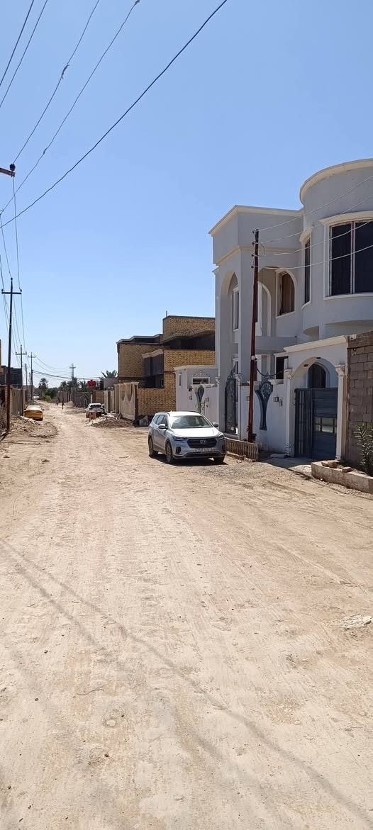 بيت 100 متر بنأ حديث توه كمل طابو اسهم ع طريق السياحي مال تركي ع الشط  مكان حلو وسكن وخدمات 
بشارع الخيرات  مقابيل مطعم نوارس 
غرفه  ومنور وحمام وصاله ومغزن ومطبخ واستقبال وصحيات خارجيه وداخليه
توه كامل صالي شهر من سكنت بي شغل درجه اوله 

السعر 75مليون وبيها مجال
***********
