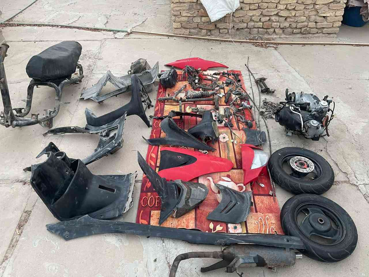 سلام عليكم ماكس عدله شوفت عينك مفصخا دراجه اجيت اعمرها بس عندي ضروف كامله كلشي نقصها بس دبلات اماميات مكينه بوشته 55 كامله من كلشي وبيه ضمان وكفلك من كلشي وباقي تفاصيل خاص سعر 350 رقمي ***********

