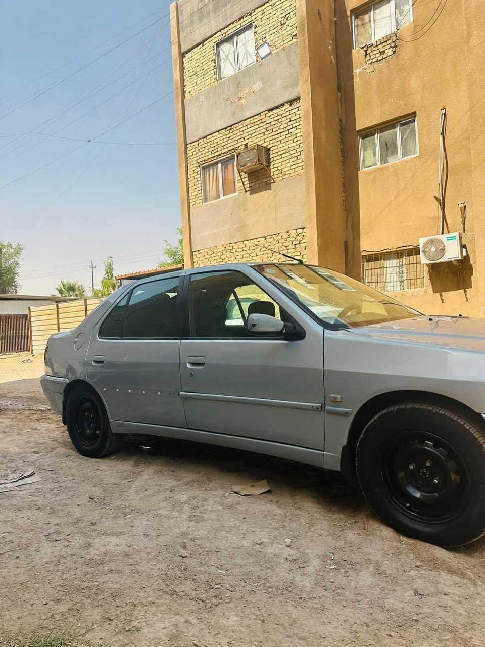 سلام عليكم بيجو فرنسي 2002 للبيع او مراوس سعرها43وبيها مجال بسيطه 
مكينه كير تبريد طخم تاير كله جديد منظومه تبريد جديده صدر خلفي امامي جديد كهربائيات كلها شغاله سياره بلاديه لاضربه والا صبغ سياره جاهزه رقم انگليزي بأسمي دوشمه ارضيه وابواب جديد السعر43 وبيها مجال للشراي مكاني بغداد للاتصال ***********
