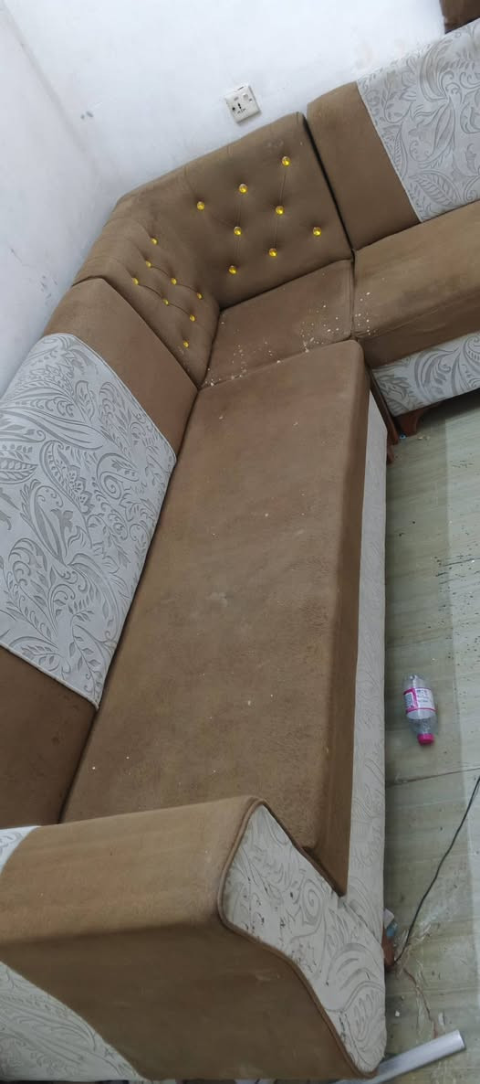 سلام عليكم..تخم نضيف جدأ
كدام عينك....
بالنسبه الصبغ هذا صبغ مائي بسبب الترميم مال غرفه استخدم فقط 6اشهر 
السعر 150 وبي مجال.....خاص او ***********
واتساب
