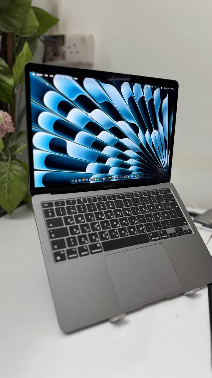 MacBook Air M1 • ٨ جيجا رام • ٢٥٦ جيجا