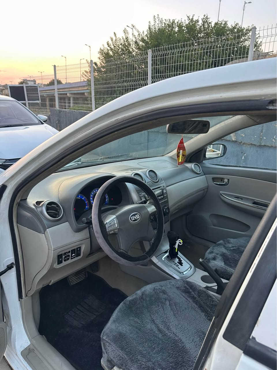سەرەتا بە ناوی خوا.
Byd G3 2013
ئۆتۆماتیک
بەسمە
سلاید
کوشن جلد
چوار جام کارەبا
تەبرید سارد+گەرم
Cd-aux
گێڕ-مەکینە-کارەبایەتی-پێش و دوای بە شەرت
بە کامل بۆیاغ ئەیفرۆشم ئەگینا کامل نیە
تەحویل و غرامە و بڕاوەی بە شەرت
سەیارەکە ماڵی دۆستە و دینار مەسرەفی تیا نیە
ژم.*********** واتسئەپ و ڤایبەر السليمانية, العراق
