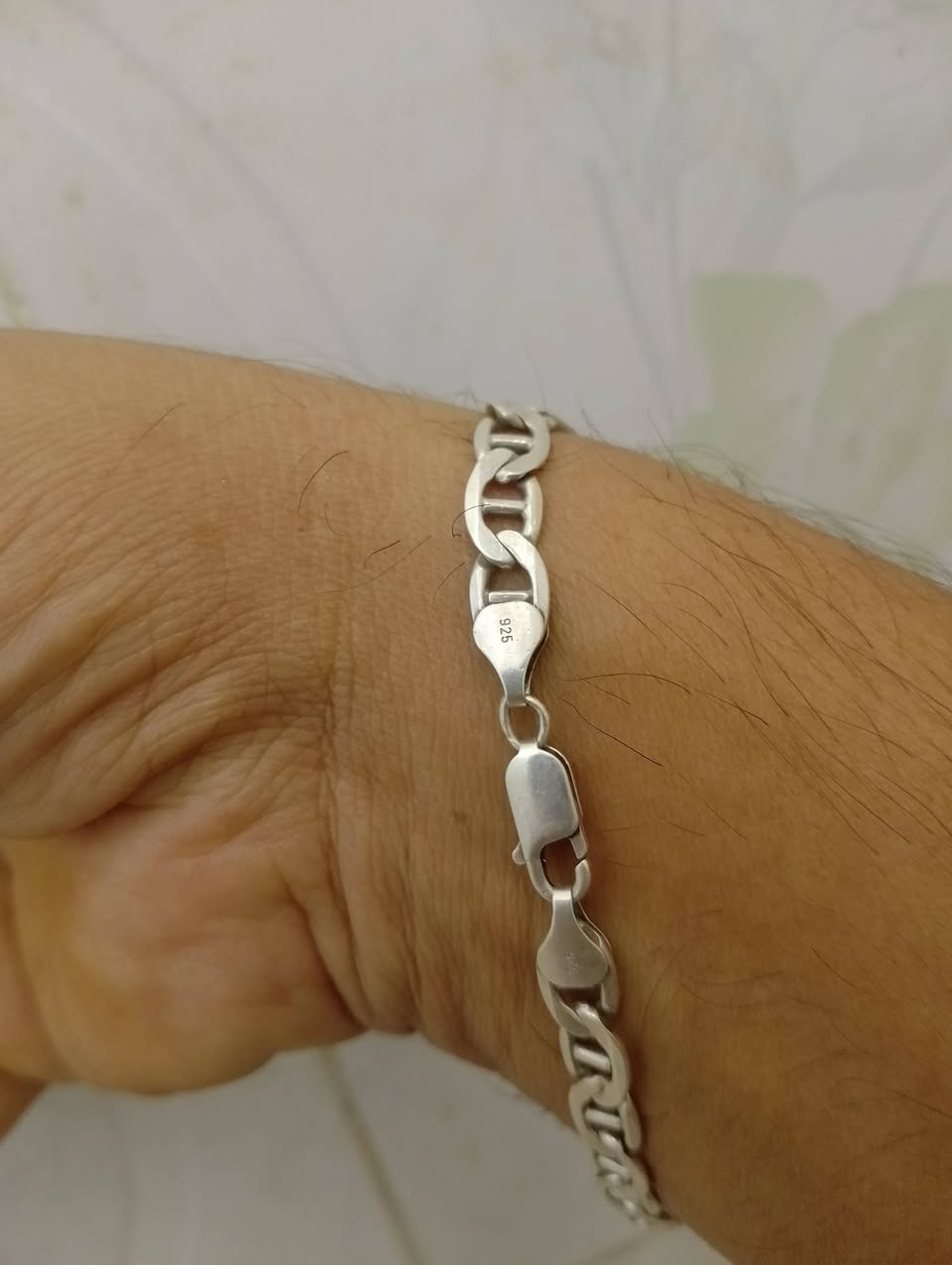 السلام عليكم 
سوار فضه إيطالية نظيف جداً 
حلقه فضه إيطالية نظفيه جداً 
الحلقة تلبس قياس 24_25
من أرقى انواع الفضه 
مكاني بصره 
موجود توصيل داخل البصرة على المشتري 
سعرهن 80 الف قفل 
***********
***********
