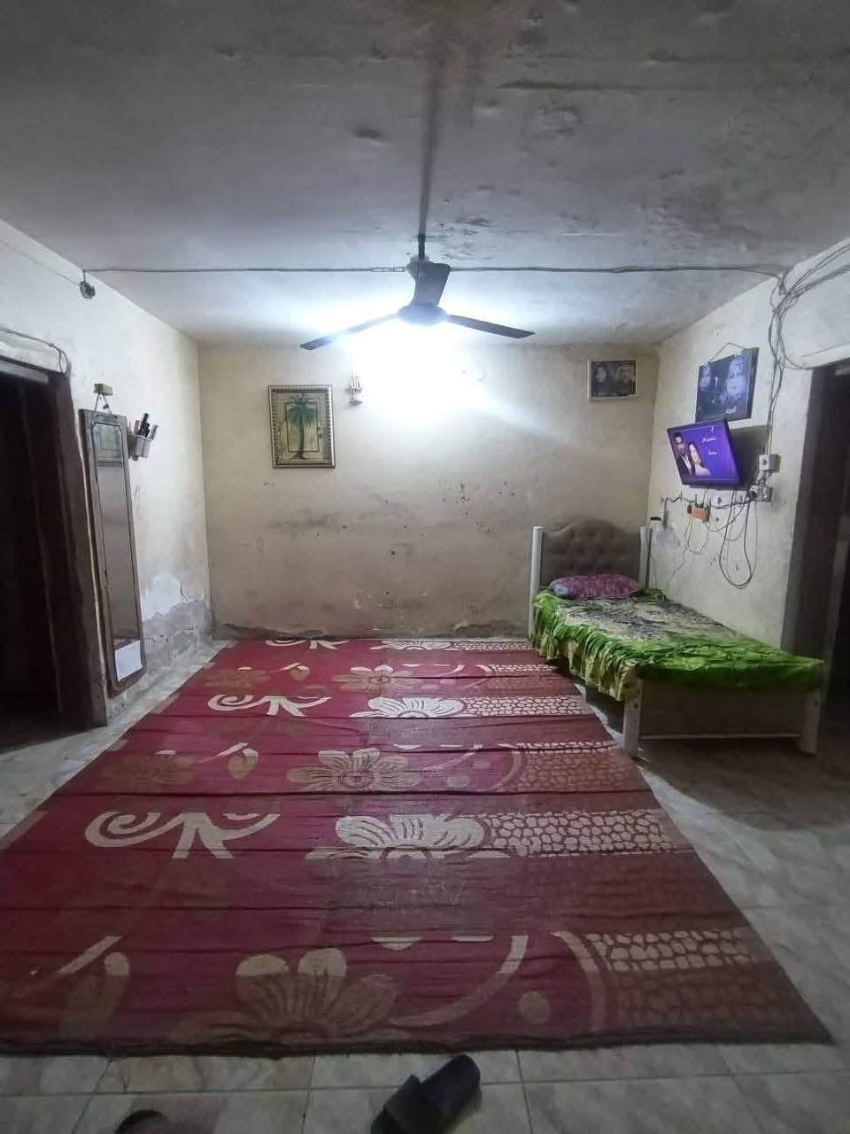 السلام عليكم دار للبيع طابو صرف باسمي
 مساحة 130 متر طابقين الطابق الأول  مطبخ غرفه نوم وصاله واستقبال وطارمه وصحيات داخليه وصحيات خارجيه ومنور ورا البيت طويل
 والطابق الثاني غرفه نوم وصحيات وصاله وسطح ومطبخ
 العنوان بابل موقعه بين المهندسين وبين الأكرمين يعني بنص منين متريد يطلعك
السعر 95 مليون وبي مجال وسعره مناسب جدا 
 للاستفسار ***********
