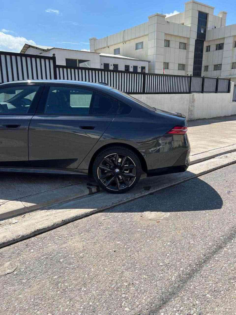 Bmw 530i 2024 Xdrive 
9000 mile royshtya
kit m
5 camera datasho
Ar(ناظور ليلي)
Harman kardon
Sukan heater
Kushn heater
Snduq shap
Wheel 740i
4 parchay haya bezhure airbag bas shan
2 jey kchka pdr

***********
***********

بي ام دبليو ٥٣٠اي ٢٠٢٤ اكس درايف 
 ماشية9000مايل
بدي M
٥ كامرات -داتاشو
ناظور ليلي
سماعات هارمن كاردون
ستيرن هيتر
كشنات هيتر
سندوق ينفتح مع رجل
ويل ٧٤٠
بيها أربع قطع صبغ 
مكانينpdrصغيرجدا
 ***********
*********** أربيل, العراق
