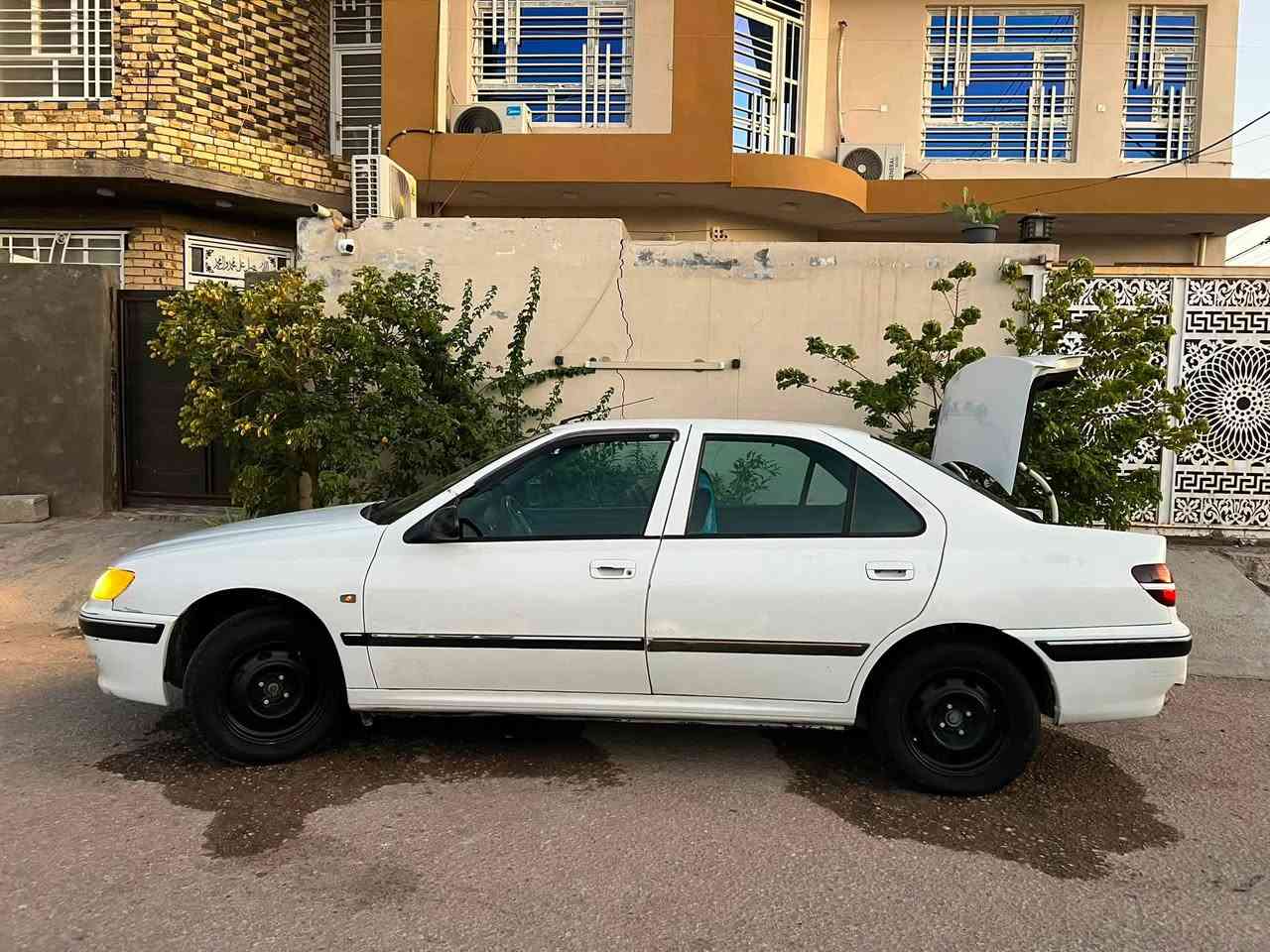 بيجو 406 2001 كير محرك حدادية مكفولات بيها مكانات صبغ قليلة السيارة بلادية وممتعوبة تخم تاير لايت زينون ابيض كهربائيات كلها على البلاد بردة خلفية تبريدها شغال بس كمبريسر ضعيف يعني يرادله تبديل ع الموسم الجاي 
مكان السيارة بابل 
***********

