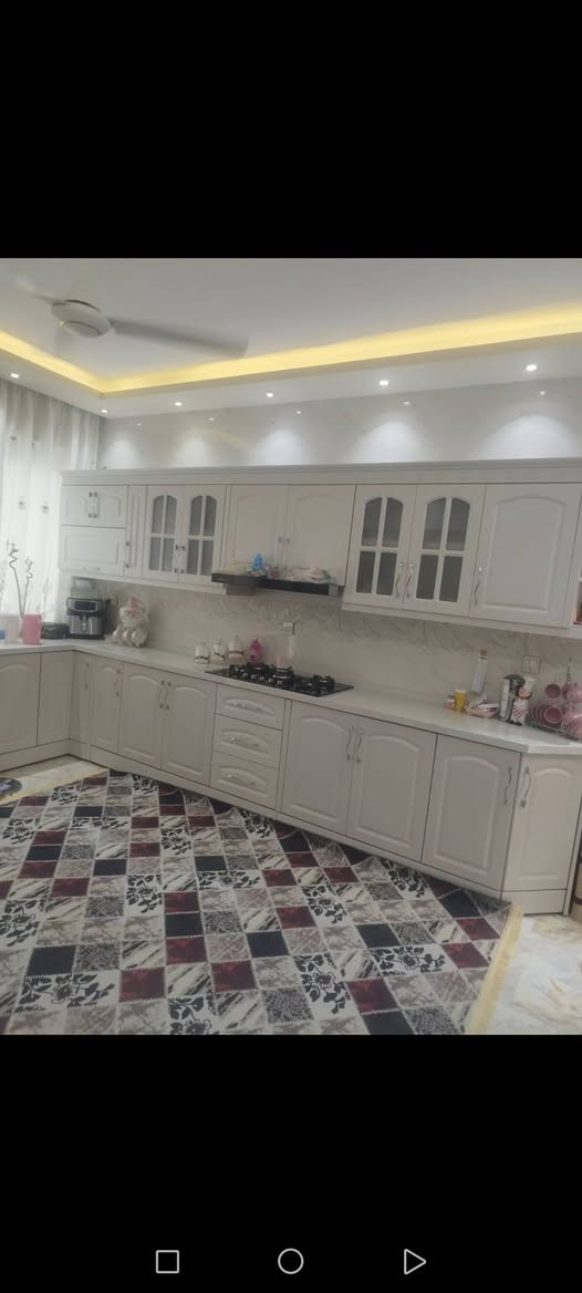 للبيع بيت بالكاظميه بالطي شارع الكامرات فرع الصافي الفرع السابع مساحته 150 ااواجهه 9 ملك 100 أوقاف 50 للاستفسار الاتصال على الرقم ***********
