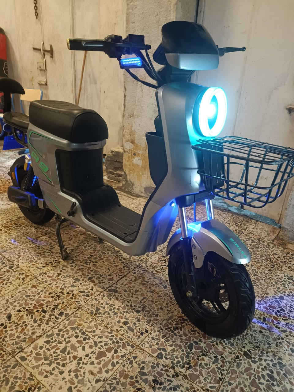 R9البيع نضيفه  البطاريات 2026
السعر400بيها مجال
