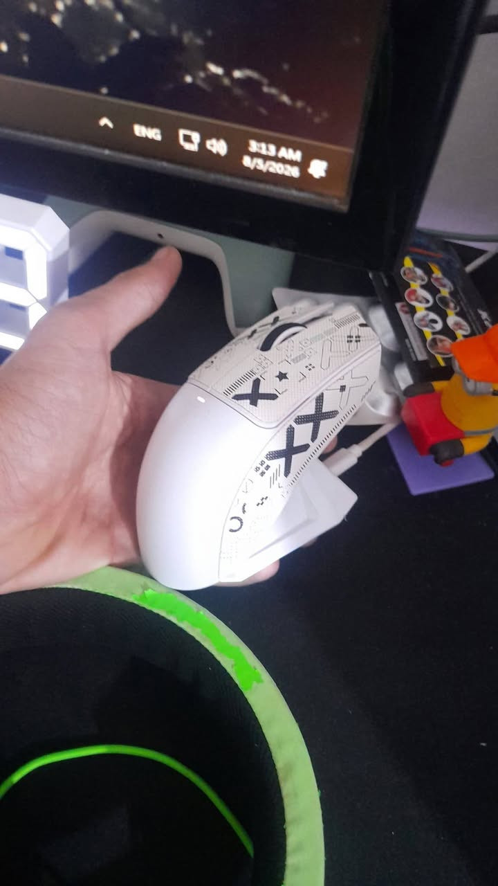 السلام عليكم شباب سيت اب مكلف بالبيع 
للبيع 
مواصفات👇🏻
كيس ASUS ROG Hyperion GR701.

AMD Ryzen.7 5700x...CPU

5060.8VRM  TUF Gaming.3vanGPU

 B550k.GIGABYTE...M.b

Ram 2*8  16 g 3600 cl 18  T force

M.2_1T
 ستريمر   lian li
ستاند كرت شاشة أبيض  color master 

مبرد مائي Cooler Master MasterLiquid
 
بور .براند.FSP.850W
الكيس وحدة مليون و700 

الملحقات👇🏻
ميز قياس 180.عرض متر 
شاشه 75h سامسونك. Fhd 1920*1080
ستاند شاشه 360درجه  ابيض
سماعه من Razer. كراكن  كارت صوت
جوستك.8BitDo
ساعه مكتبيه 
ماوس من.ATTRCK SHRK.X11.واير ليس
ماوس باد براند Redragon
وساده راحه اليد لون ابيض 
كيبورد .FUN60
يوبي اس .1k.اونلاين.FARBER
يوبي اس اضافي.1500.FANTOM.اوفلاين
  كرسي Gaming   
رقم الولد👇🏻لل استفسار
***********🗣السعر مكور  2.300  مليونين و300الف
