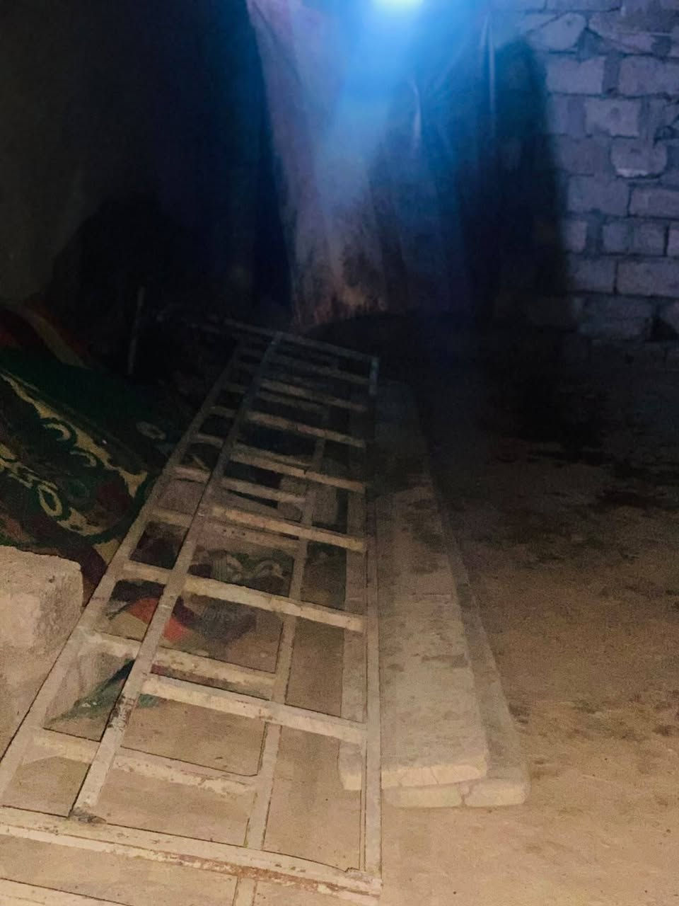 السلام عليكم سكله للبيع سلاللم  عدد 2 طول 5امتار دوسات عدد 2 4امتار
سكله فنيه عدد 2 مساطر عدد 4طول مترين  مكان مشيرفه الثانيه قرب البنزخانه رقمي ***********
