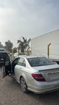 مارسيدس c300/204موديل 2009/رقم بغداد انكليزي)ملاحظات بيهة أماكن صبغ اب...