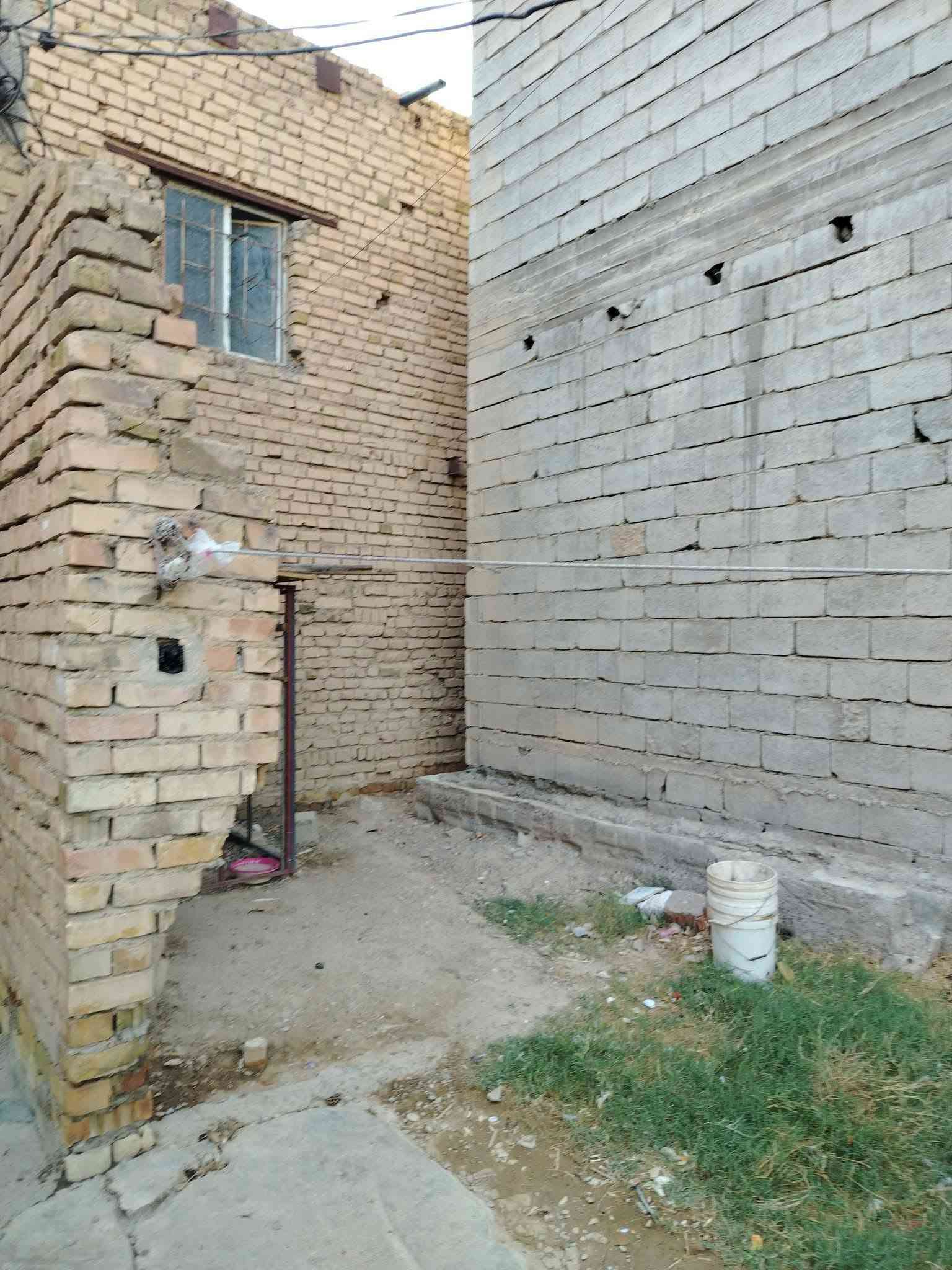 🏡 دار للبيع (يُعتبر تفليش)
📍 الموقع: بهرز – حي القادسية، على الشارع العريض، بالقرب من أسواق صباح الدليمي.

📐 المساحة: 220 م²
📄 النوع: طابو زراعي – سند 25.

✨ موقع مميز وقريب من جميع الخدمات، مناسب لإعادة البناء أو الاستثمار.

💰 السعر: مناسب.

📞 للاستفسار:
***********
