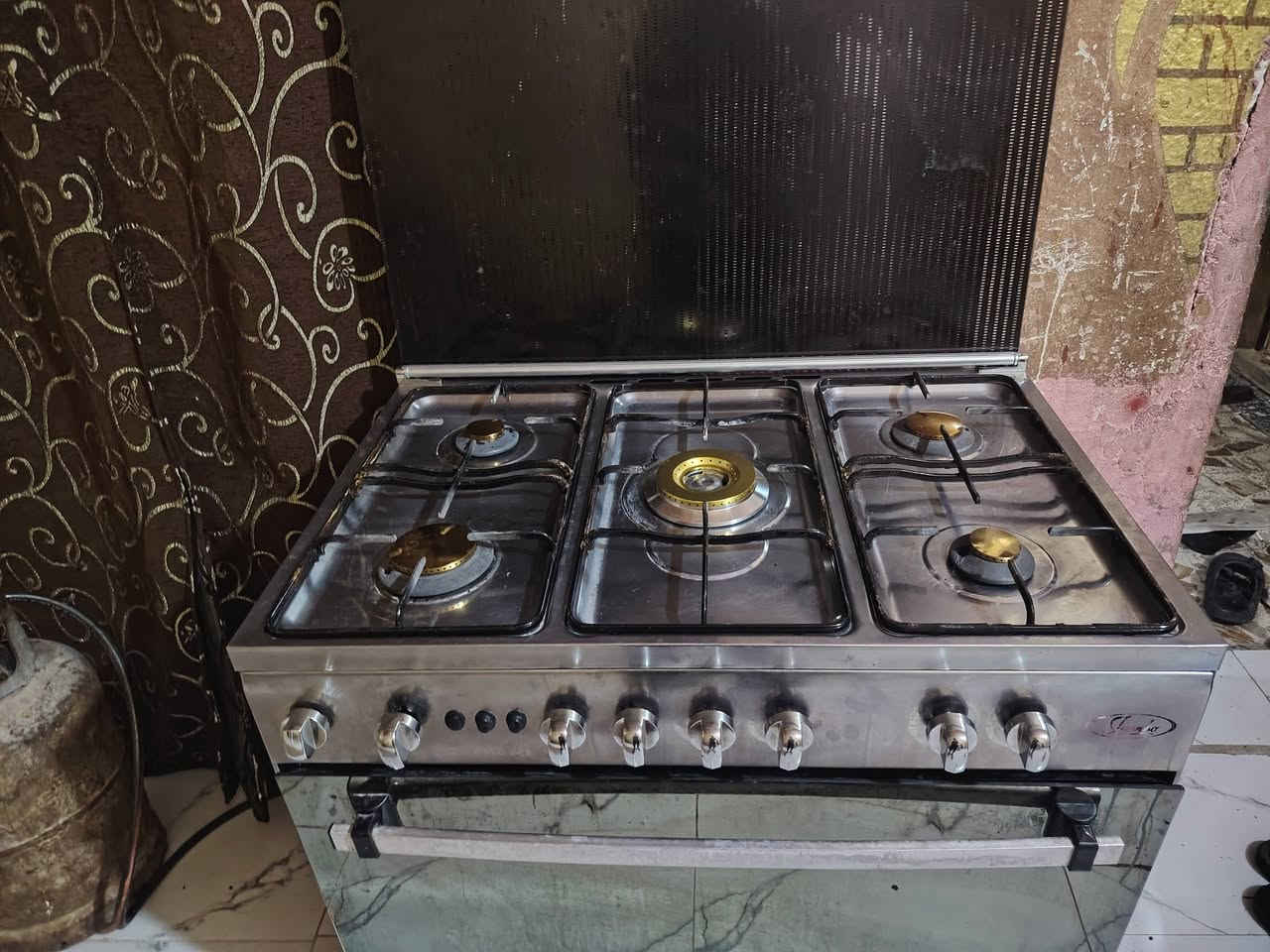 طباخ فريش مصري مستخدم نضيف كلش شرط الفحص ناره زركه وعاليه افرانه شغاله فوك وجوه شوفت عينك سعره 220 وبيه مجال مكاني ناصريه مركز ***********

