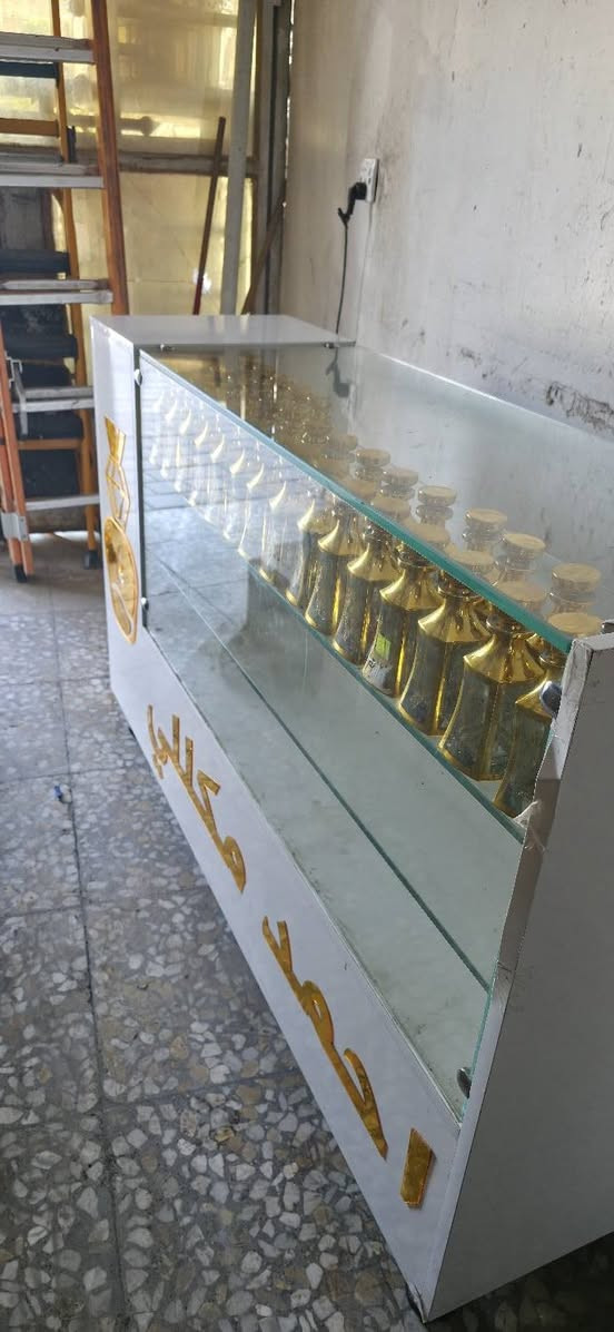 السلام عليكم 5 رفوف + فاترينه اشياش عرض ذهبية الاستفسار اتصل على هذا الرقم  ***********
